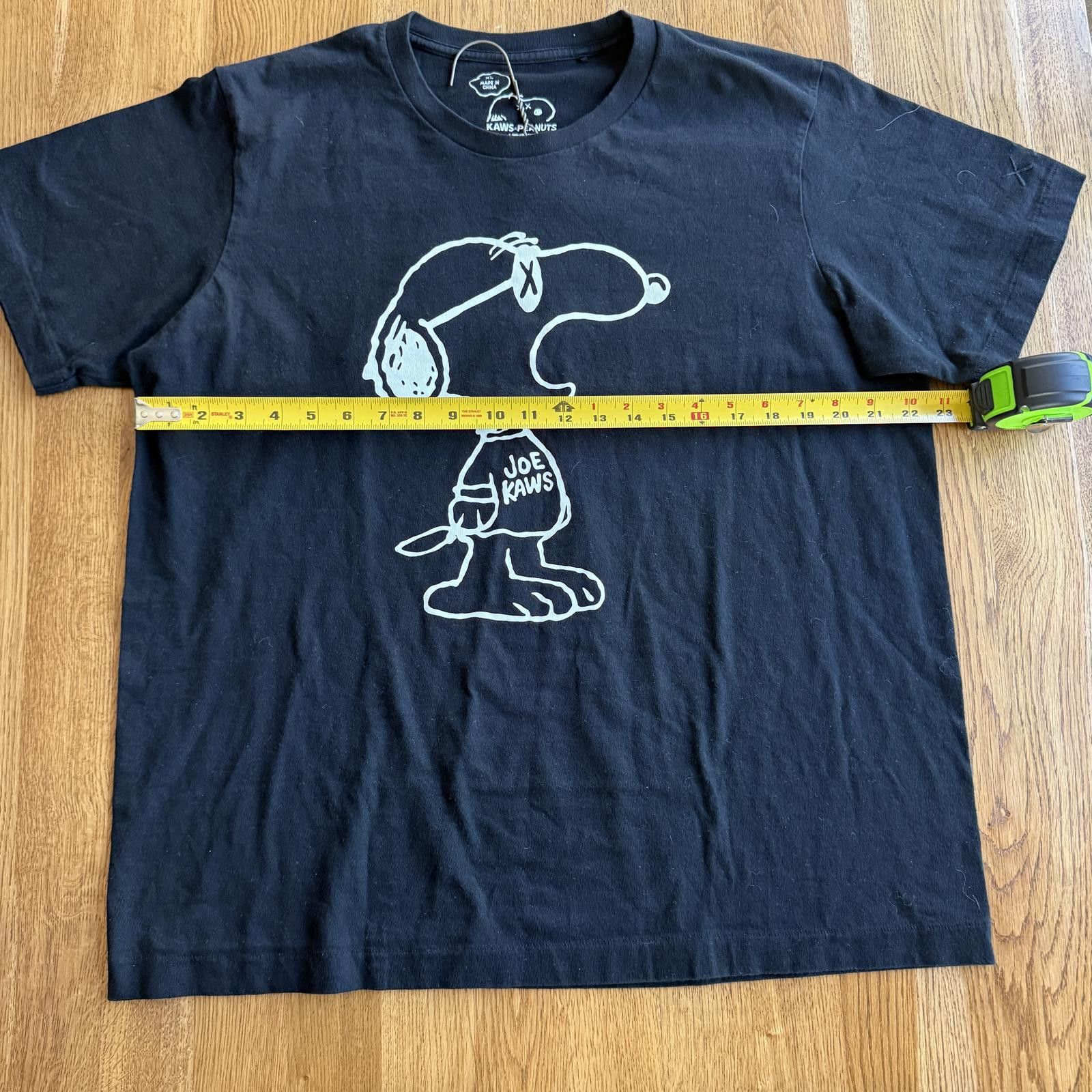 Kaws Uniqlo KAWS Black Snoopy Joe Graphic T-Shirt Mens Size XL Size US XL / EU 56 / 4 - 2 Thumbnail