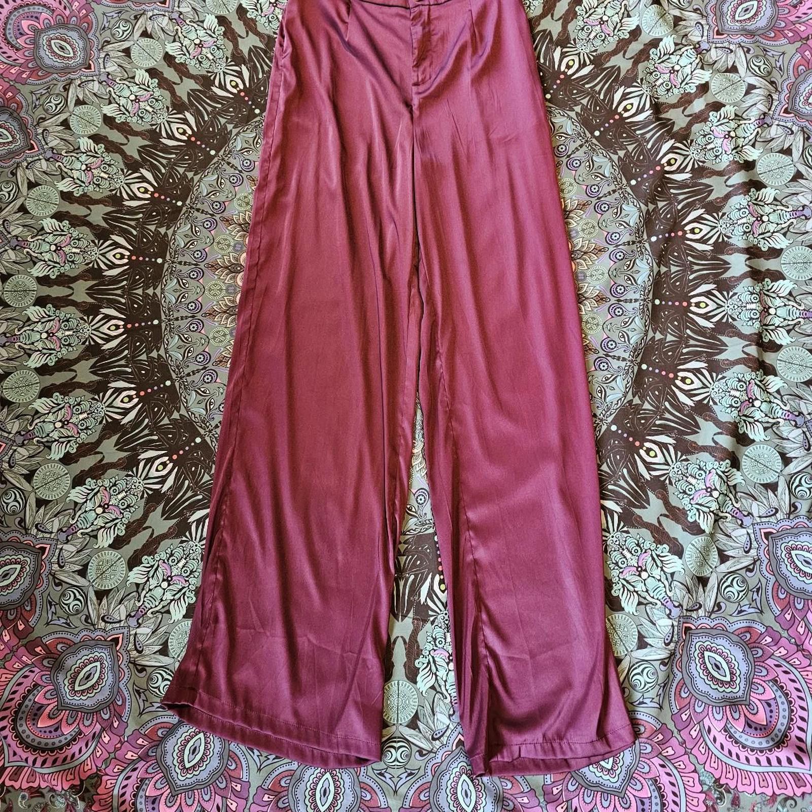 Fashion Nova Fashion Nova Women's Silky Long Flare Pants Size 32" / US 10 / IT 46 - 1 Thumbnail