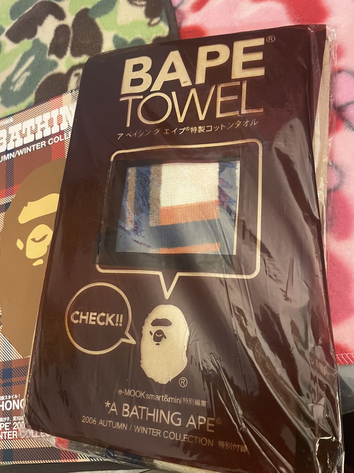 Bape 2006 bape towel + magazine Size ONE SIZE - 3 Thumbnail