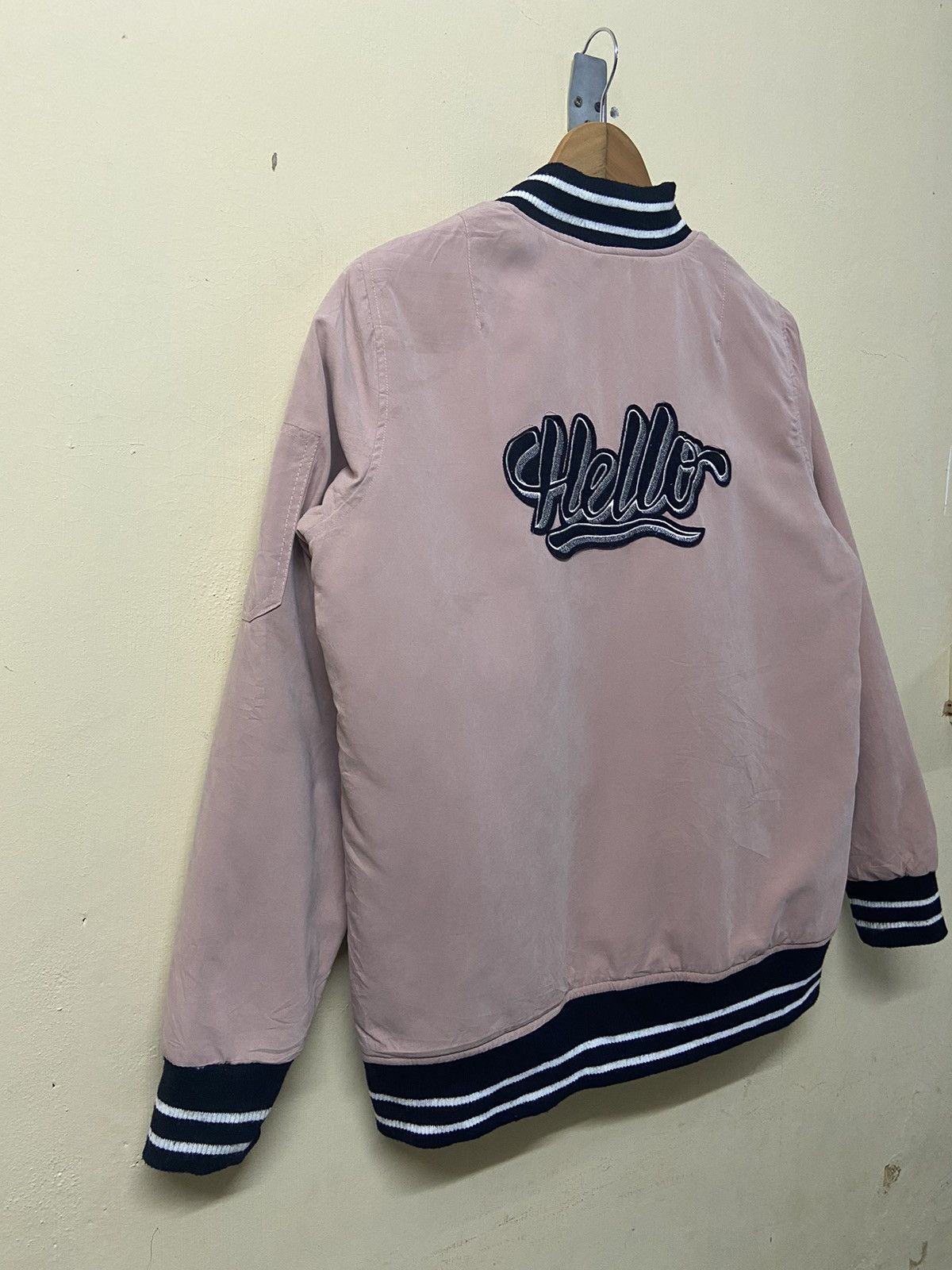 Forever 21 Forever 21 Hello Embroidered Graphic Bomber Size M / US 6-8 / IT 42-44 - 9 Thumbnail