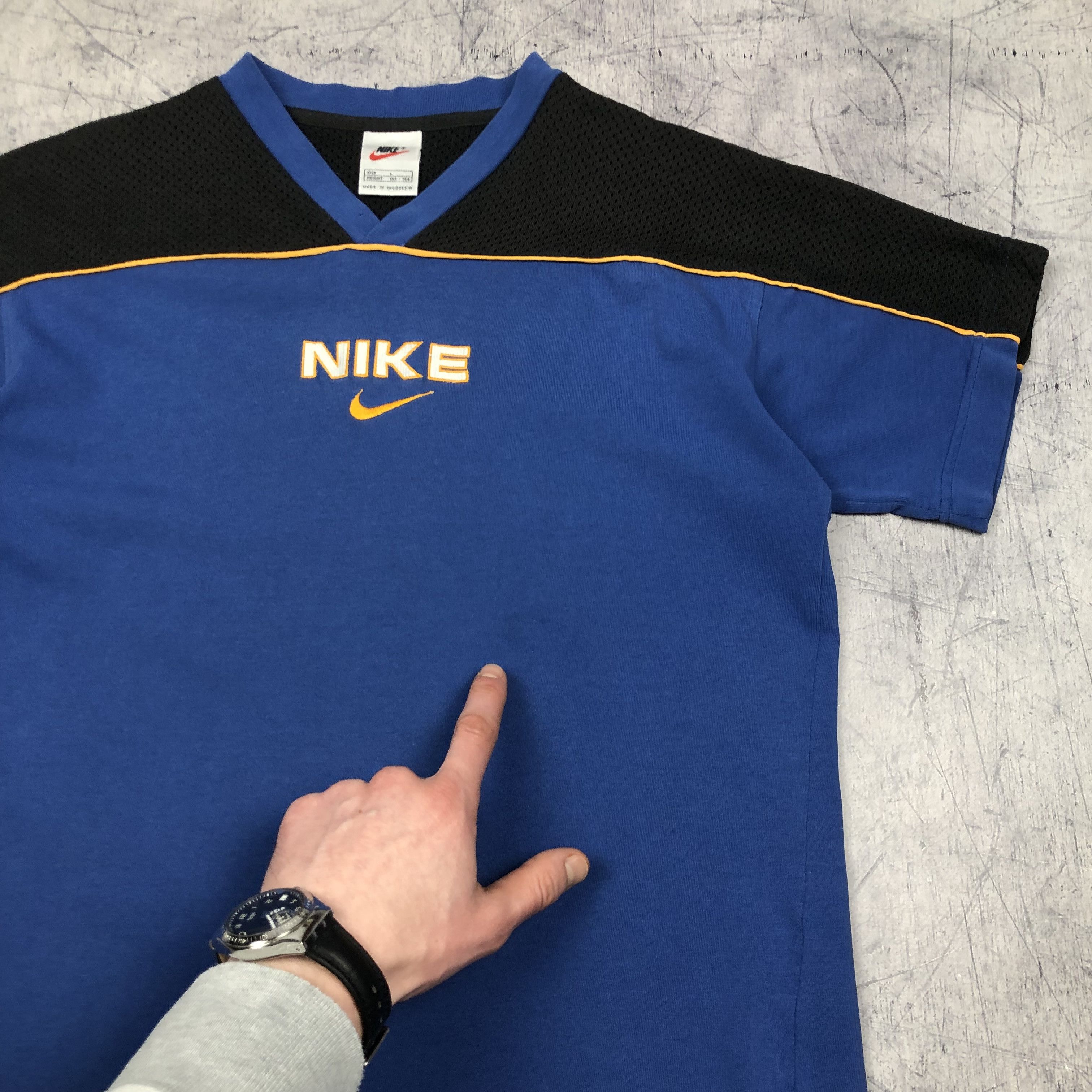 Nike Y2K Nike Swoosh Logo Mesh Jersey Tee Size US S / EU 44-46 / 1 - 9 Thumbnail