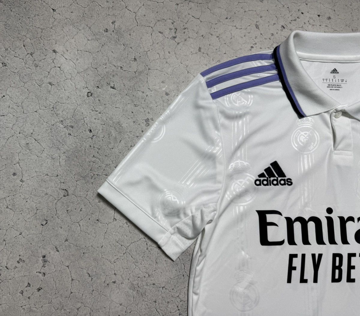 Adidas Adidas FC Real Madrid 2022-2023 Vintage Soccer Jersey Size US S / EU 44-46 / 1 - 5 Thumbnail