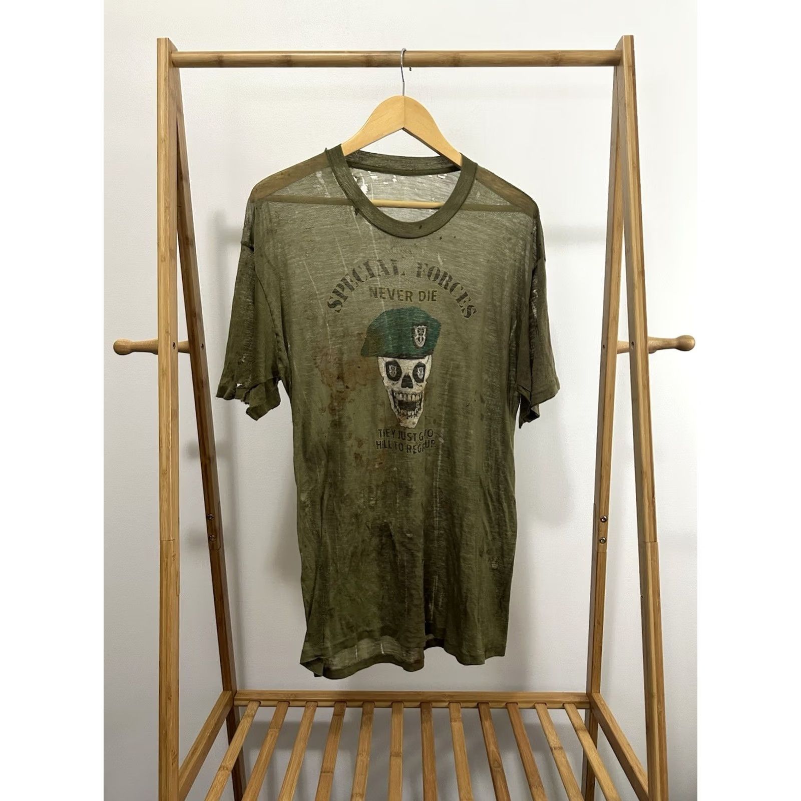 Vintage VTG 80s Special Forces Never Dies Goes To Hell Paper Thin Thrashed T-Shirt L Green Military Distressed Mens Shirt Size US L / EU 52-54 / 3 - 2 Thumbnail