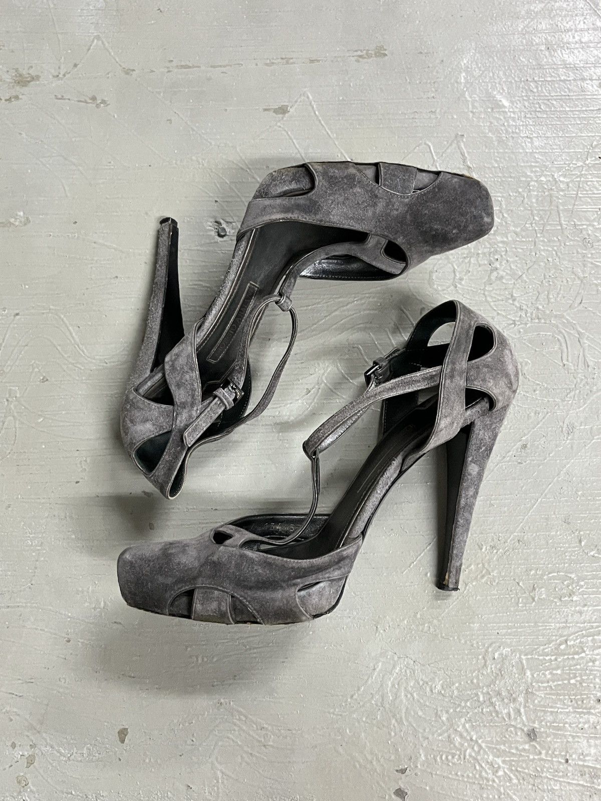 Giorgio Armani Giorgio Armani Made In Italy Suede Leather Heels Size 37.5 Size US 7.5 / IT 37.5 - 5 Thumbnail