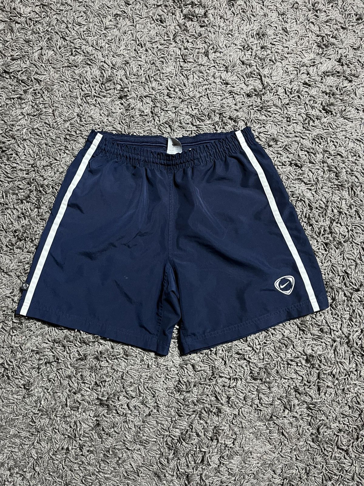 Nike NIKE Y2K NYLON VINTAGE SHORTS Size US 30 / EU 46 - 1 Thumbnail