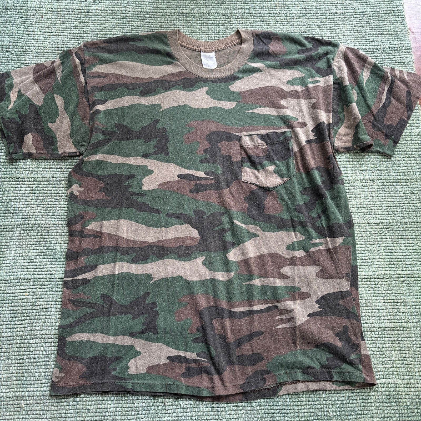 Vintage Vintage 1980s Single Stitched Camo Pocket Tee Sz XL Size US XL / EU 56 / 4 - 1 Thumbnail
