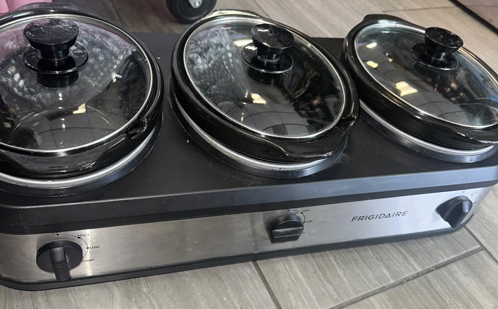 Other Frigidaire 2.5 Quart Three Pot Slow Cooker Stainless Steel Size ONE SIZE - 1 Thumbnail