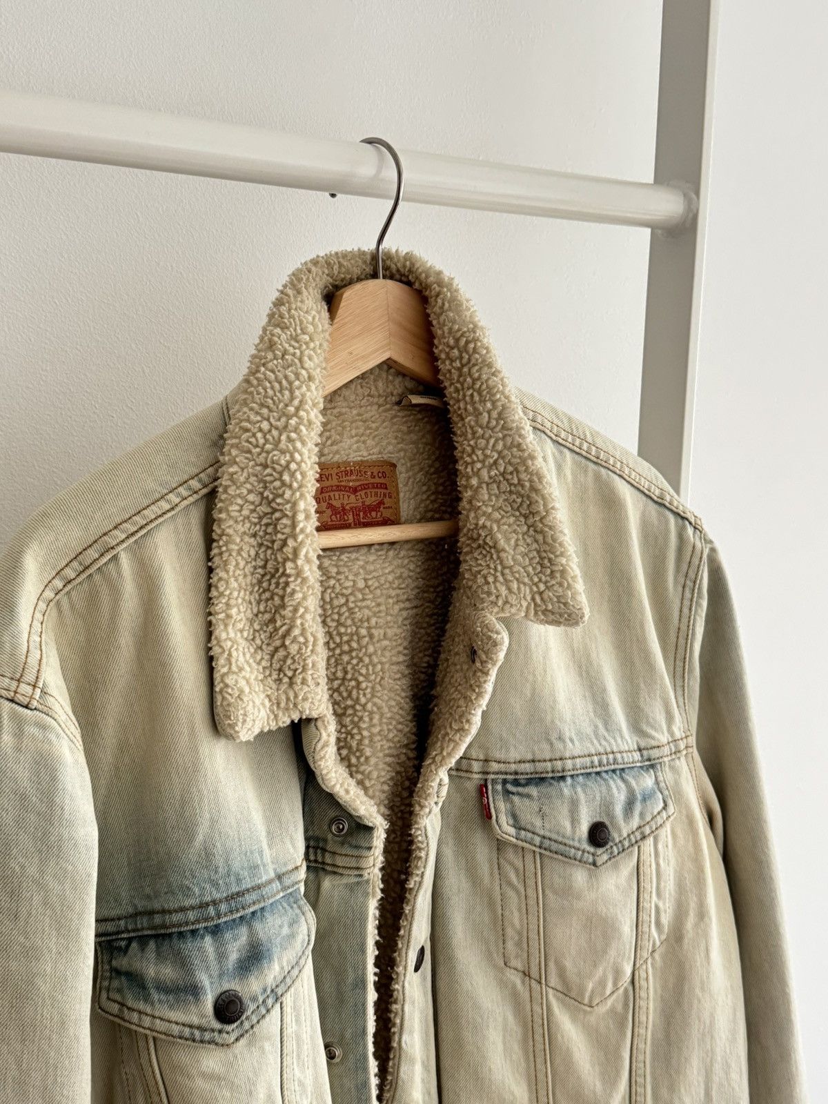 Levi's × Supreme Supreme Levi's Bleached Sherpa Trucker Jacket Size US XL / EU 56 / 4 - 4 Thumbnail