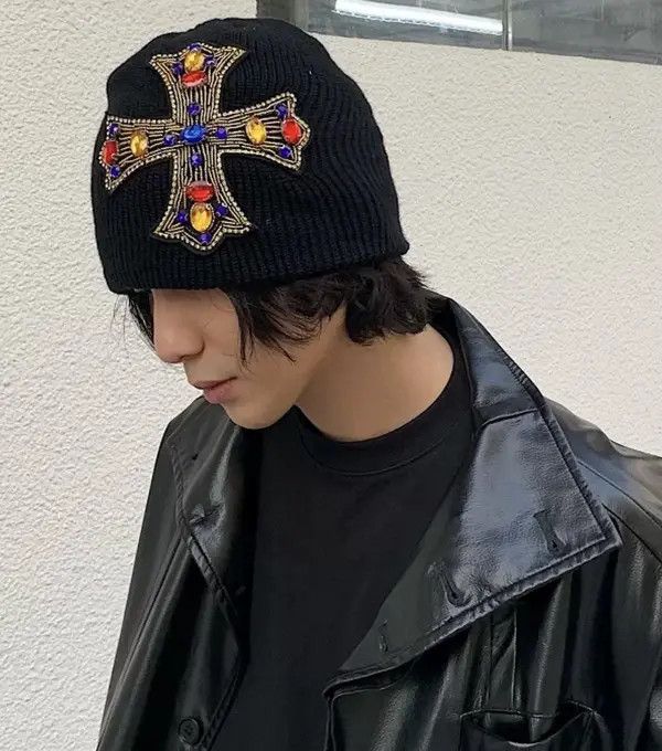 Japanese Brand Avant garde retro huge rhinestone cross knitted beanie hat Size ONE SIZE - 5 Thumbnail