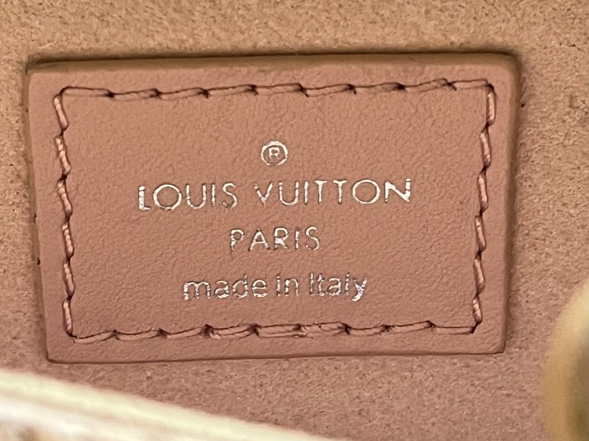 Louis Vuitton Authentic Louis Vuitton Size ONE SIZE - 4 Thumbnail