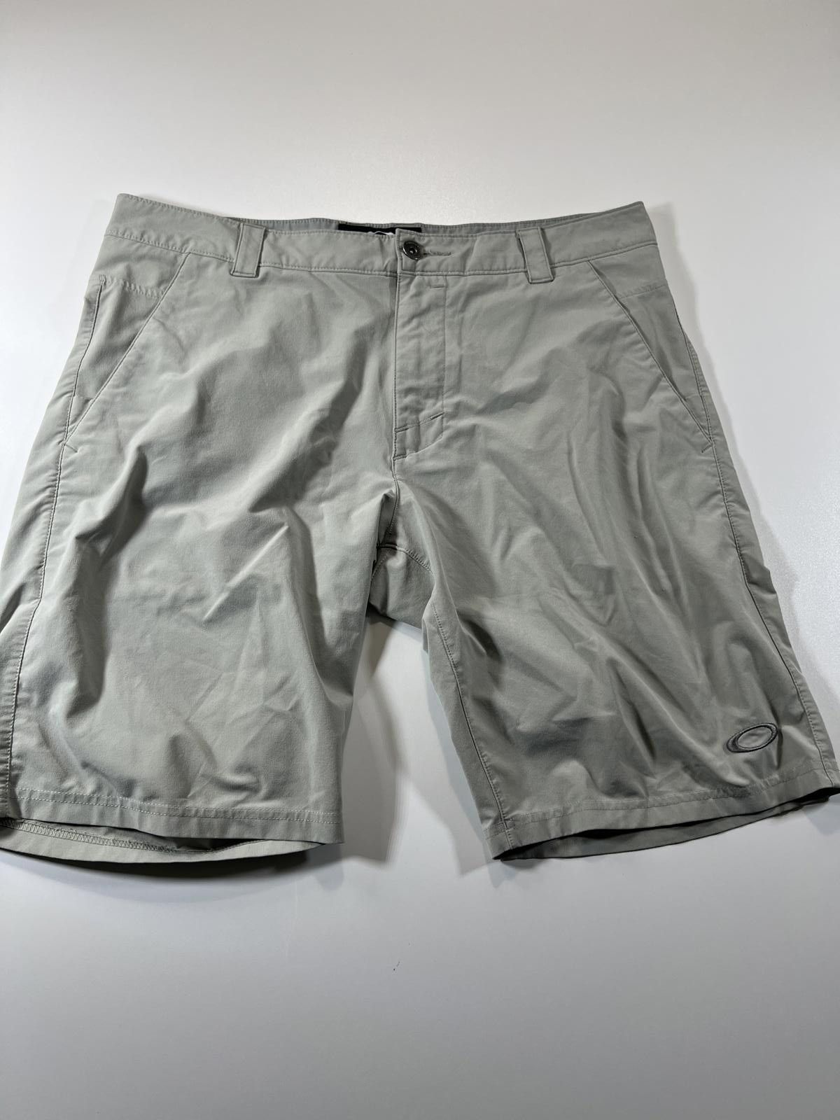 Oakley Oakley Men's Light Grey Casual Shorts Size US 34 / EU 50 - 1 Thumbnail