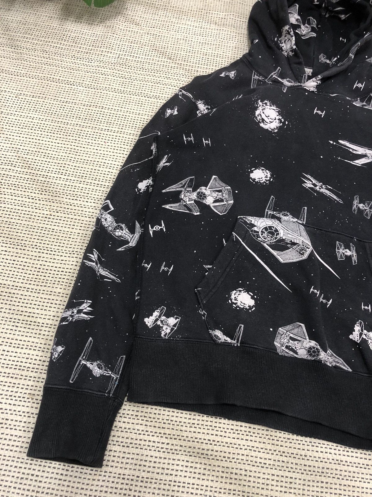 Star Wars × Uniqlo RARE FULLPRINT STAR WARS CHARACTERS LOGO HOODIES Size US M / EU 48-50 / 2 - 2 Thumbnail