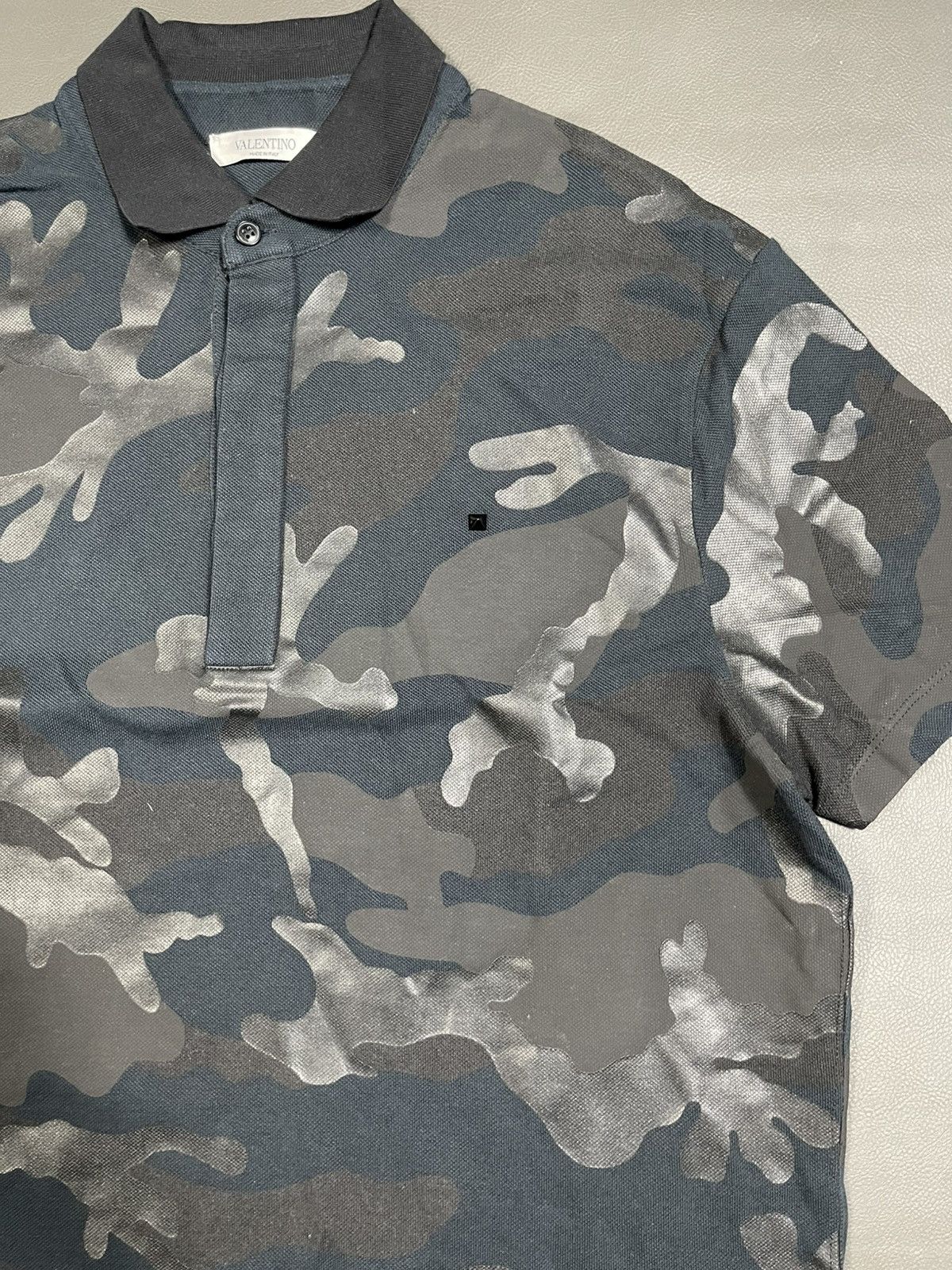 Valentino Valentino Garavani camouflage piqué polo shirt Size US M / EU 48-50 / 2 - 2 Thumbnail