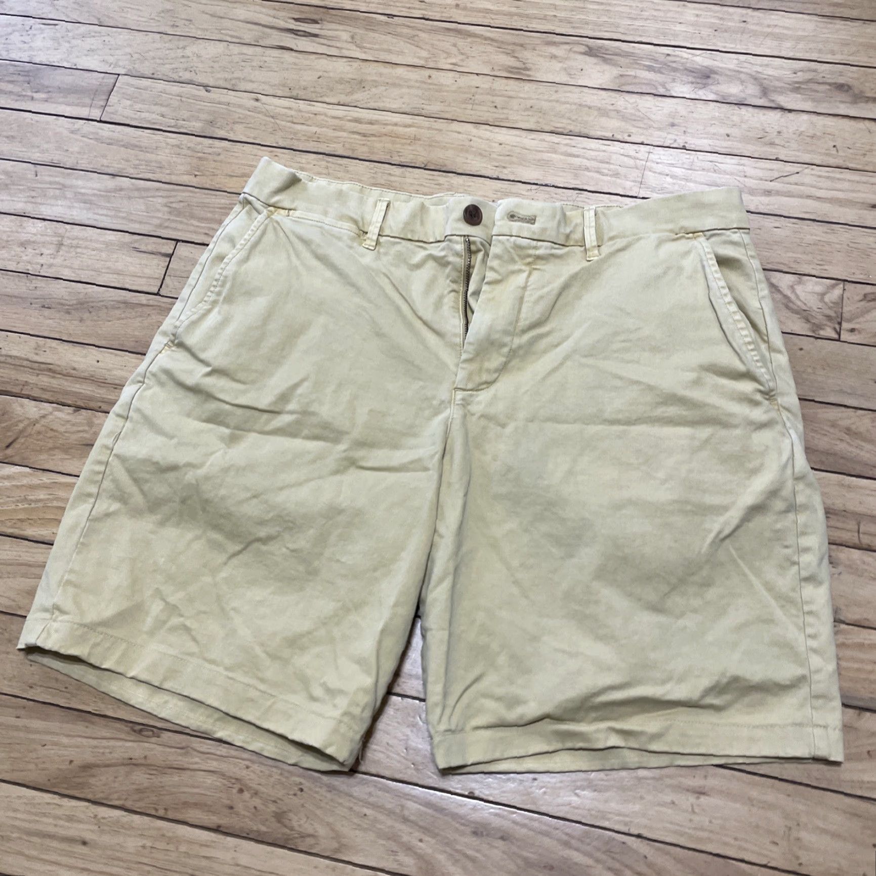 Gap VINTAGE GAP Retro Yellow Shorts Men 34 10" Inseam 1970s 90s Classic Flat Chino, Yellow, 1970s, 90s, Golf, Light Wash, Casual, Regular, Mens Size US 34 / EU 50 - 3 Thumbnail