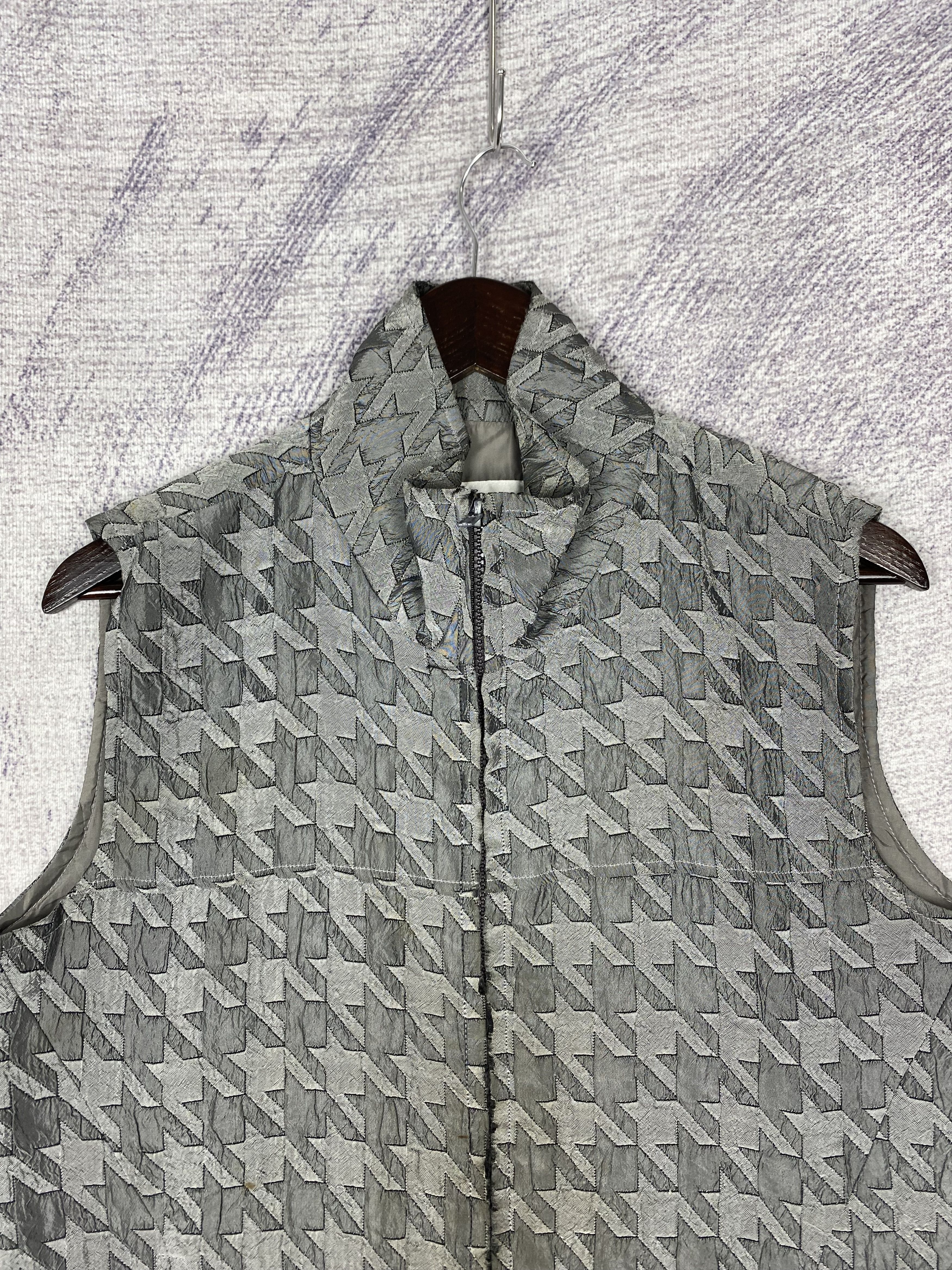 Japanese Brand Vintage Japanese Brand Zip Up Camo Nylon Vests Size US S / EU 44-46 / 1 - 2 Thumbnail