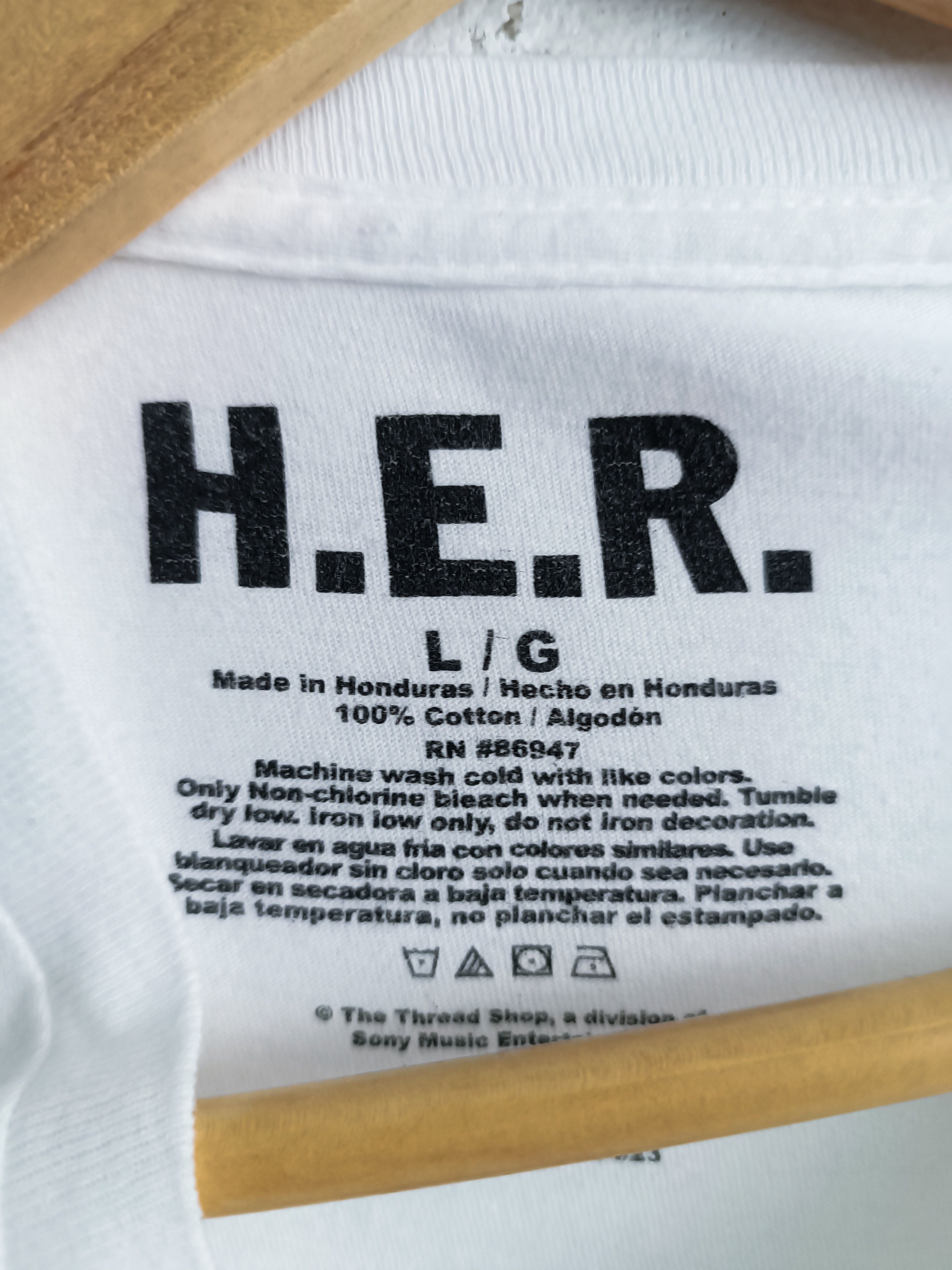 Rap Tees VINTAGE H.E.R. PORTRAIT CUTE RAP TEES tyla sza travis scott Size US L / EU 52-54 / 3 - 7 Thumbnail