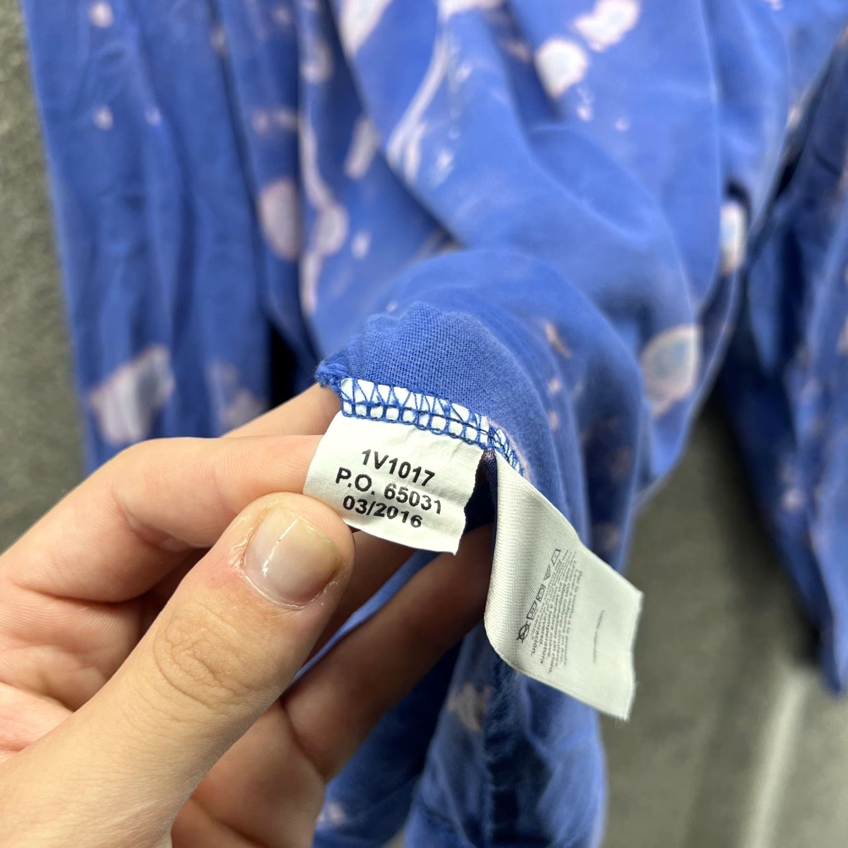 Vineyard Vines VINEYARD VINES Shirt Mens 2XL Blue Long Sleeve Whale Logo Pocket Bleach Dye Shirt Size US XXL / EU 58 / 5 - 7 Thumbnail
