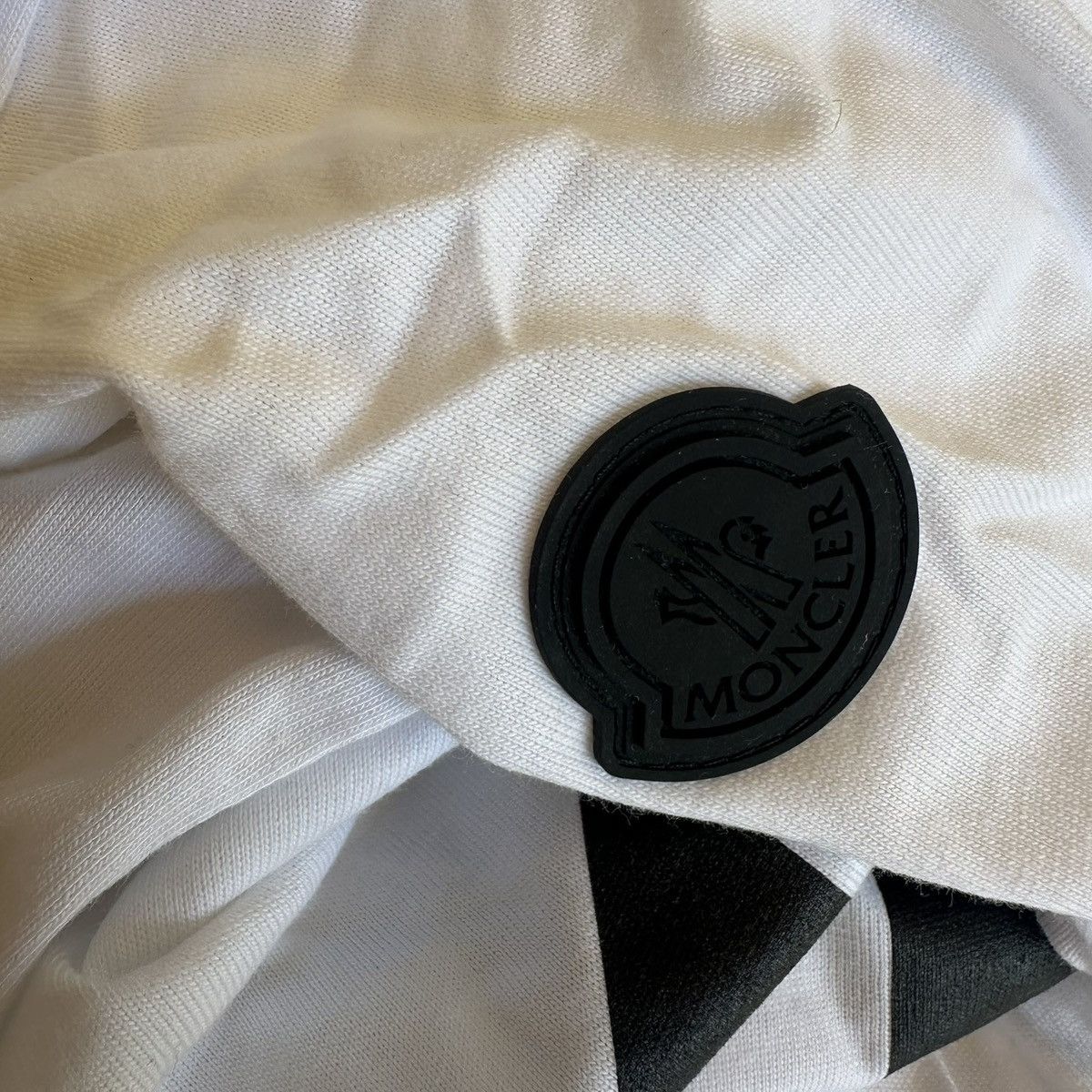 Moncler White Moncler Tee Size US S / EU 44-46 / 1 - 9 Thumbnail