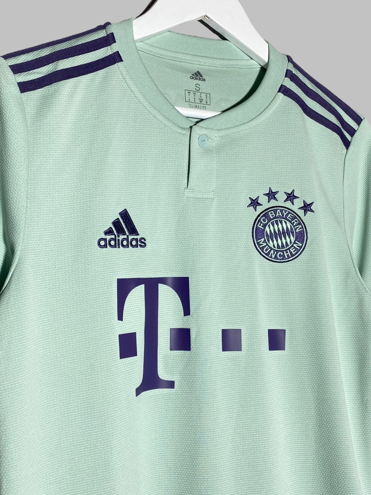 Adidas 🔥 ADIDAS FC BAYERN MUNCHEN 2018/19 AWAY FOOTBALL SHIRT Size US S / EU 44-46 / 1 - 3 Thumbnail