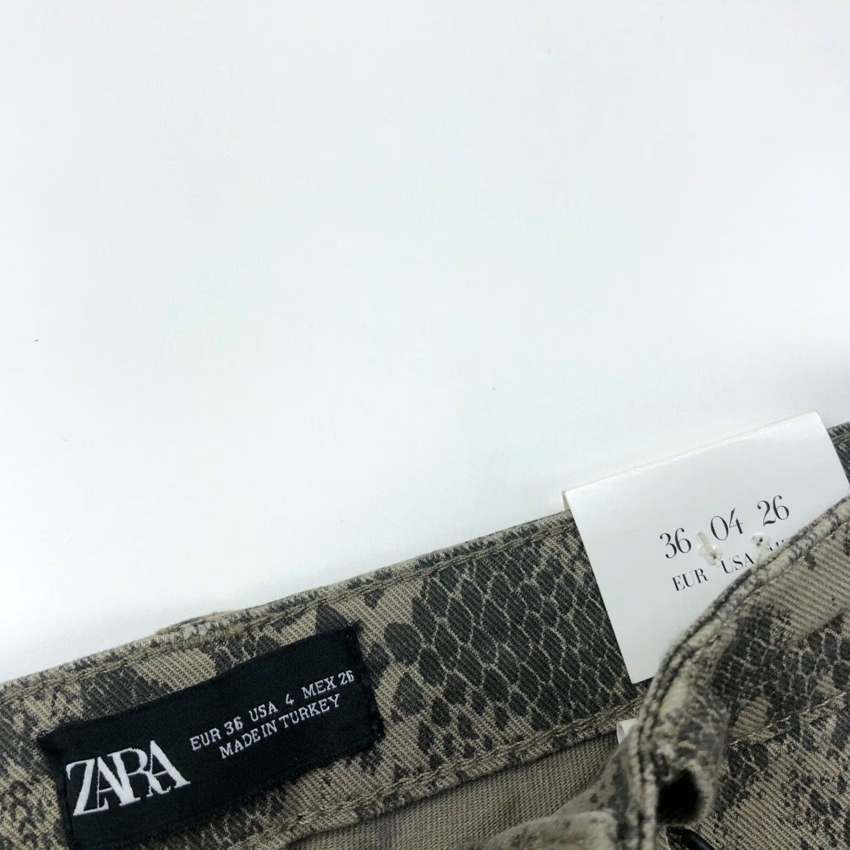 Zara Zara NWT USA 4 Jeans Snake Animal Print Denim Skinny Soft Rise Mid 24 28 Inseam 28 Womens XS? Size 42" / US 20 - 7 Thumbnail