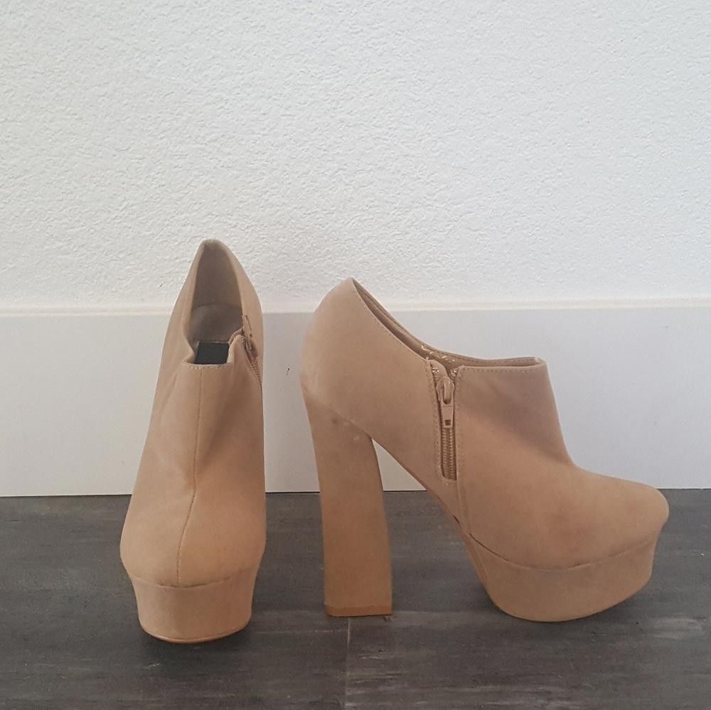 Designer Nude Side Zip Yoki Booties Size US 8 / IT 38 - 3 Thumbnail