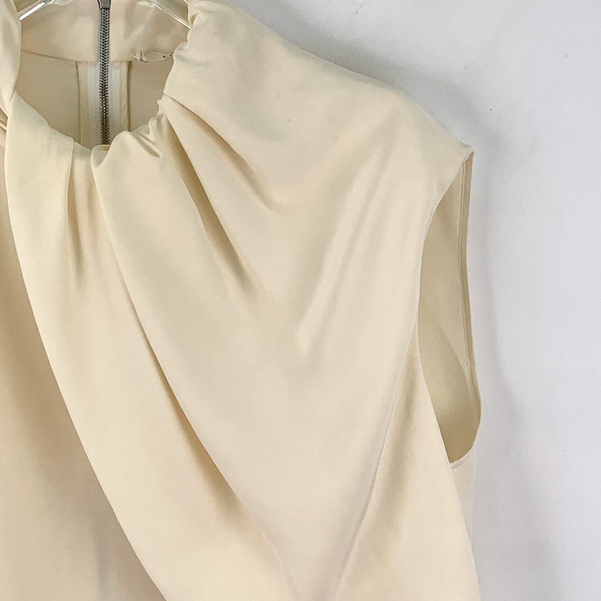 Celine Celine Beige Knot Silk Crew Neck Sleeveless Top K26WX Size L / US 10 / IT 46 - 3 Thumbnail