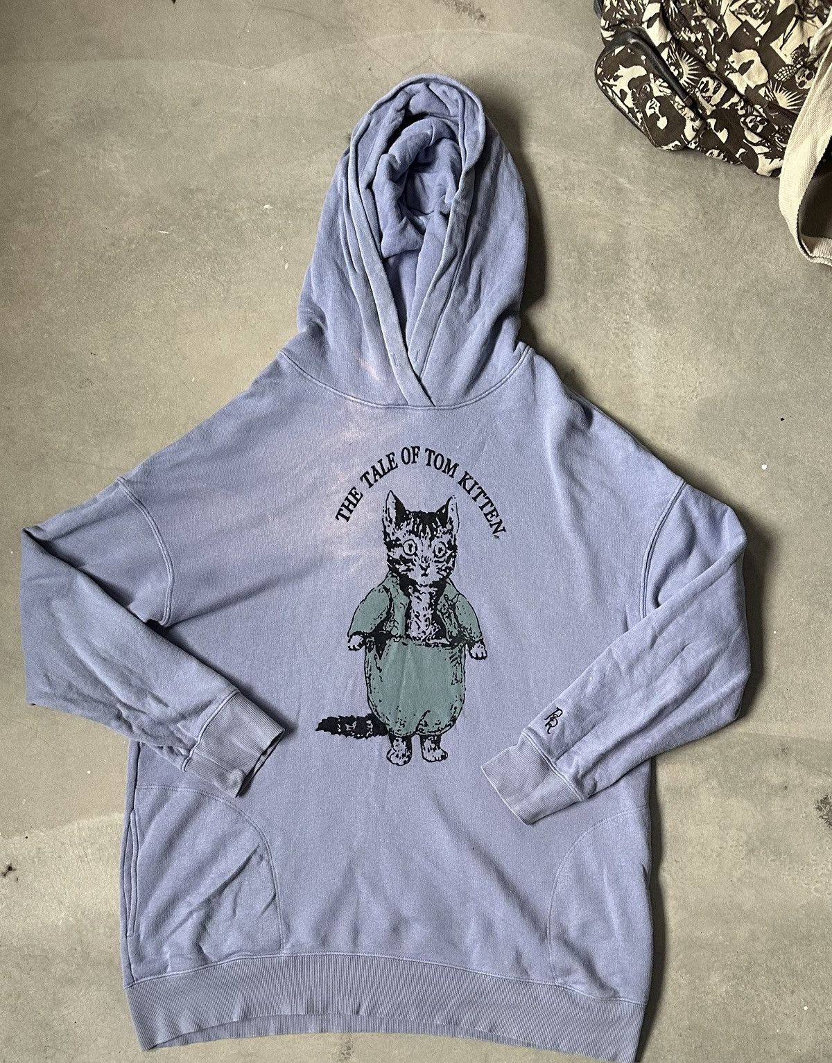 Uniqlo UNIQLO X PETER RABBIT TALE OF TOM KITTEN DISTRESSED HOODIE Size US L / EU 52-54 / 3 - 1 Thumbnail