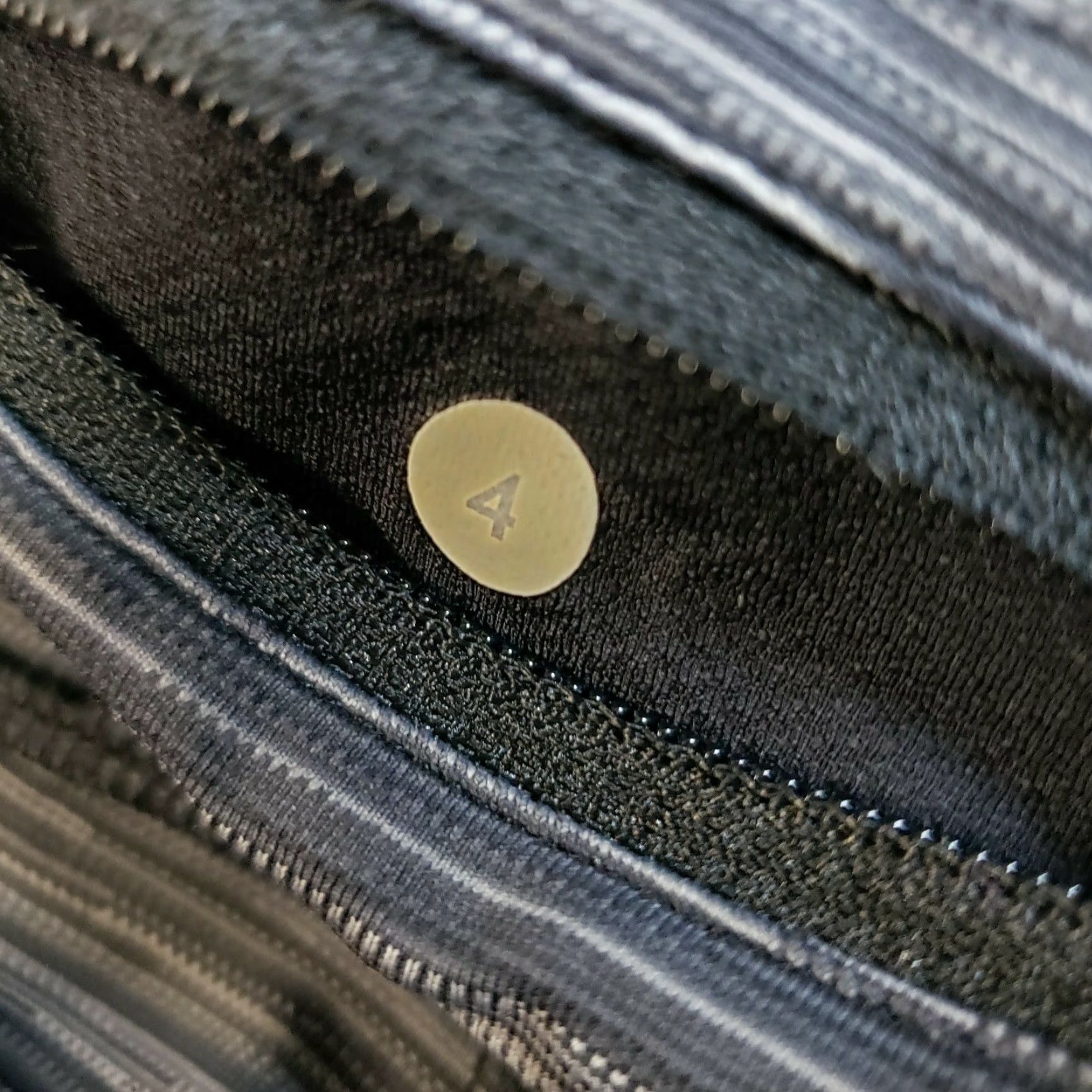 Lululemon Lululemon Womens Capri Leggings Sz 4 Gray Striped Back Zip Pocket Category: Leggings Adult Womens Size 4 Gray Striped Zip Pocket Activewear 90s? Size 27" / US 4 / IT 40 - 6 Thumbnail