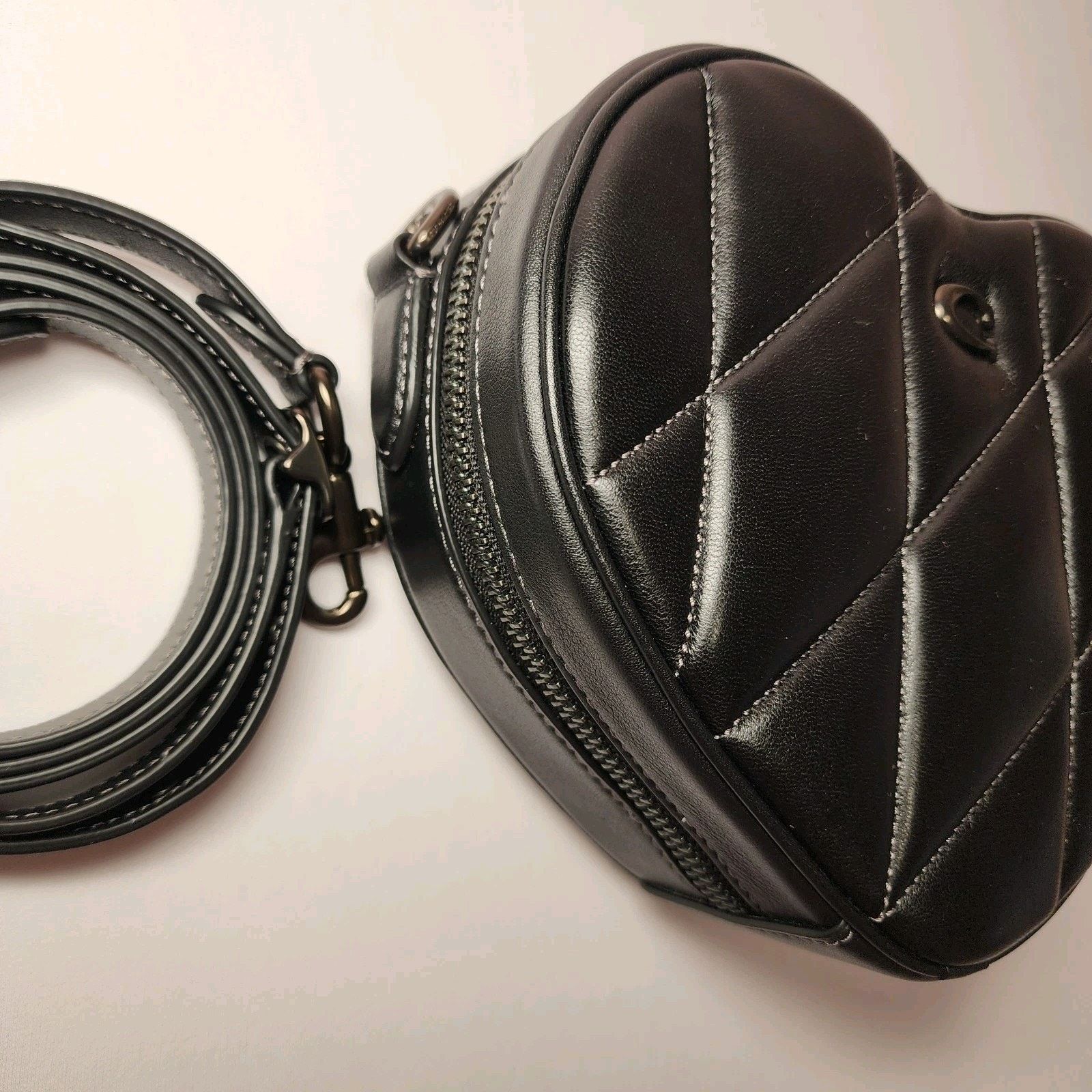 Coach NWT COACH CE725 Leather Heart Crossbody Bag Quilting Black Size ONE SIZE - 4 Thumbnail