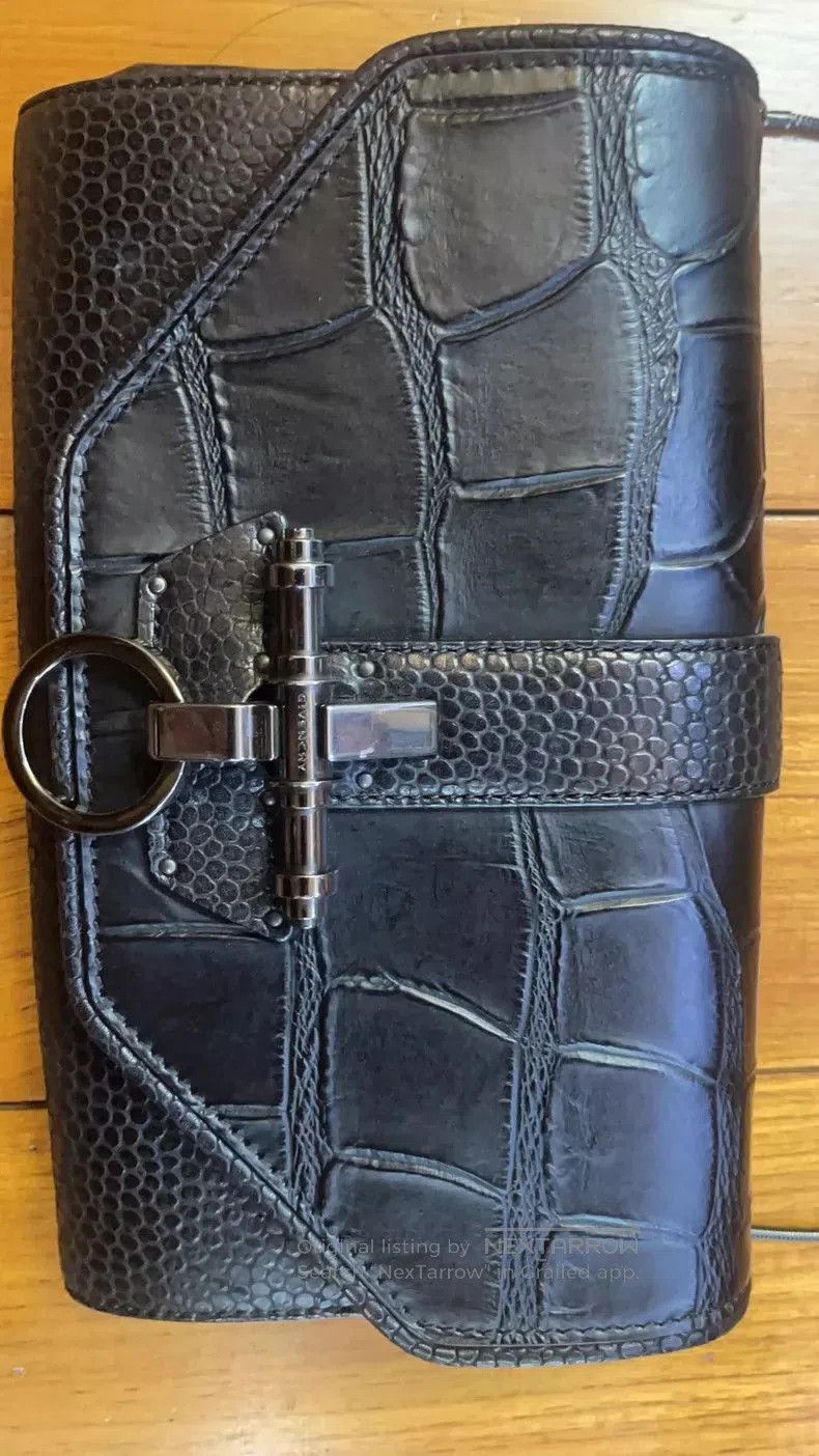 Givenchy Givenchy Leather Crossbody Bag. Size ONE SIZE - 2 Thumbnail