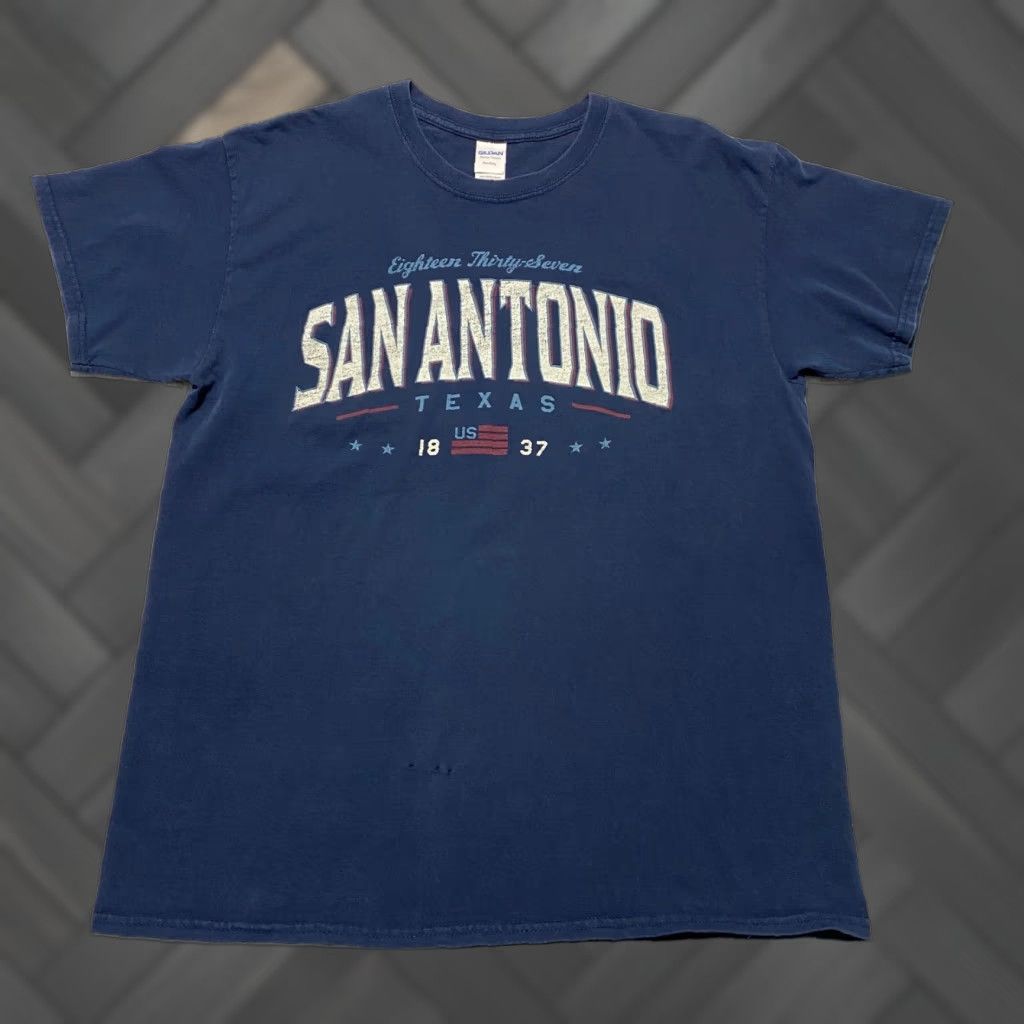 Gildan Gildan Heavy Cotton T Shirt Mens L Navy Blue Graphic San Antonio Texas City Logo Crew Neck Short Sleeve Cotton Jersey Size US L / EU 52-54 / 3 - 1 Thumbnail