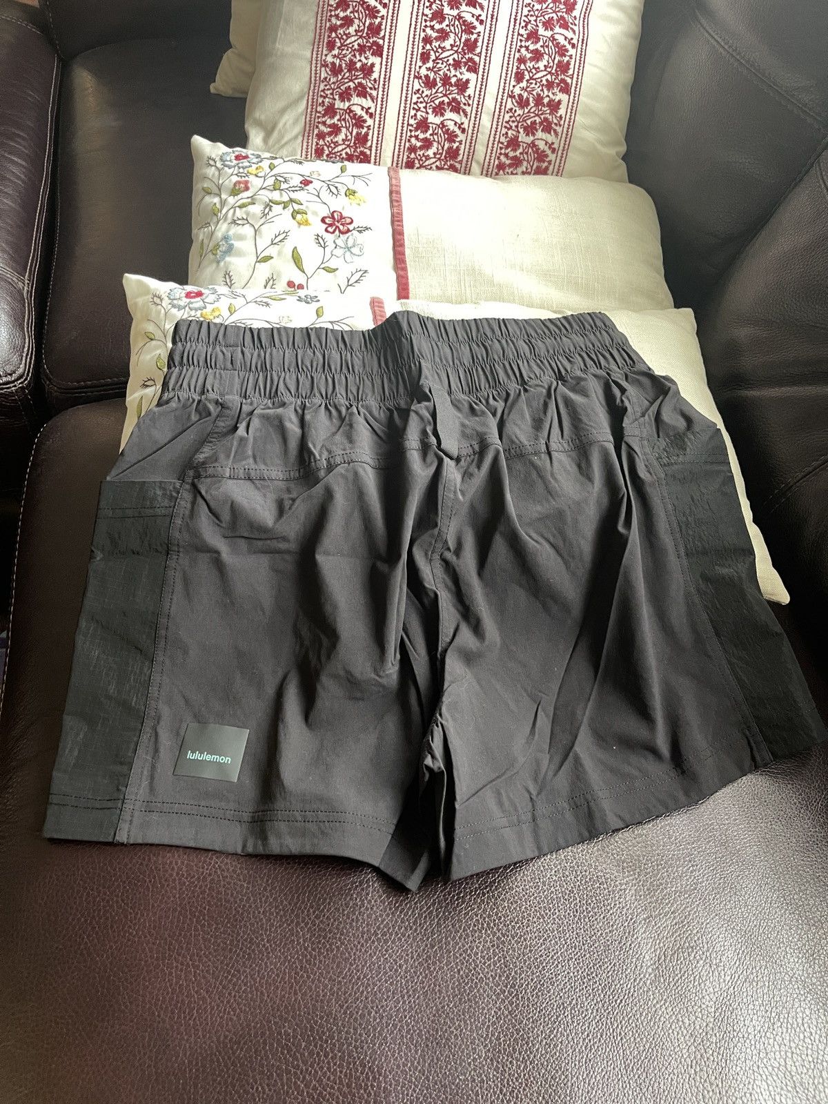 Lululemon Lululemon Drop-In Pocket High-Rise Hiking Short 4" Black 6 Size 28" / US 6 / IT 42 - 8 Thumbnail