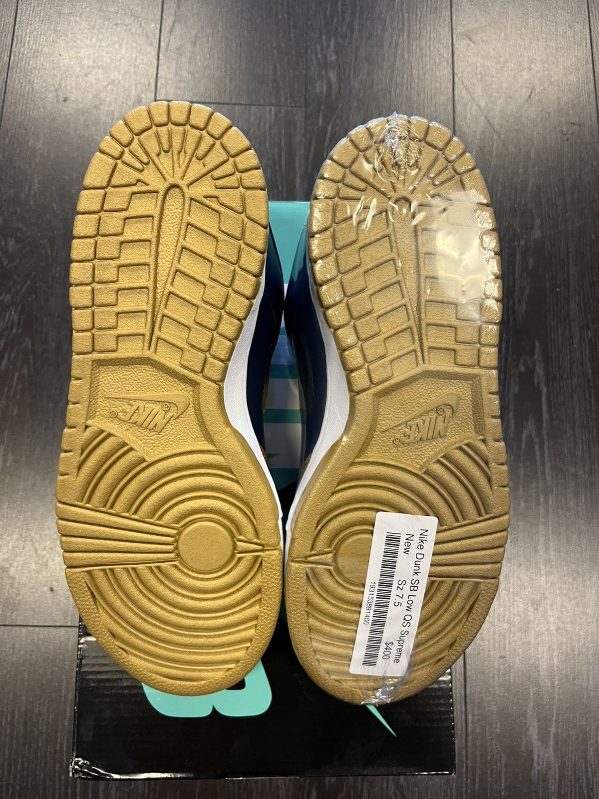 Nike × Supreme Nike SB Dunk Low Supreme Jewel Swoosh Gold Size US 7.5 / EU 40-41 - 5 Thumbnail