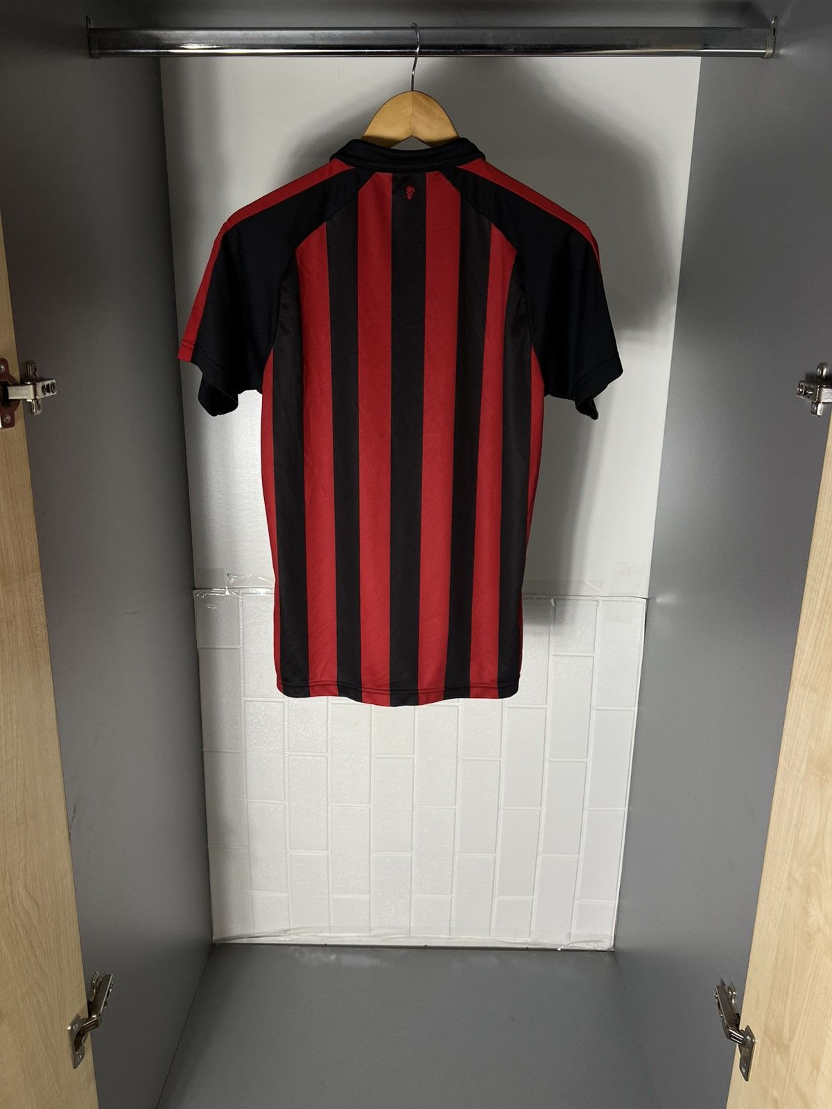 Puma VINTAGE PUMA FC MILAN ITALY SOCCER JERSEY RETRO BLOKE Y2K Size US M / EU 48-50 / 2 - 10 Thumbnail