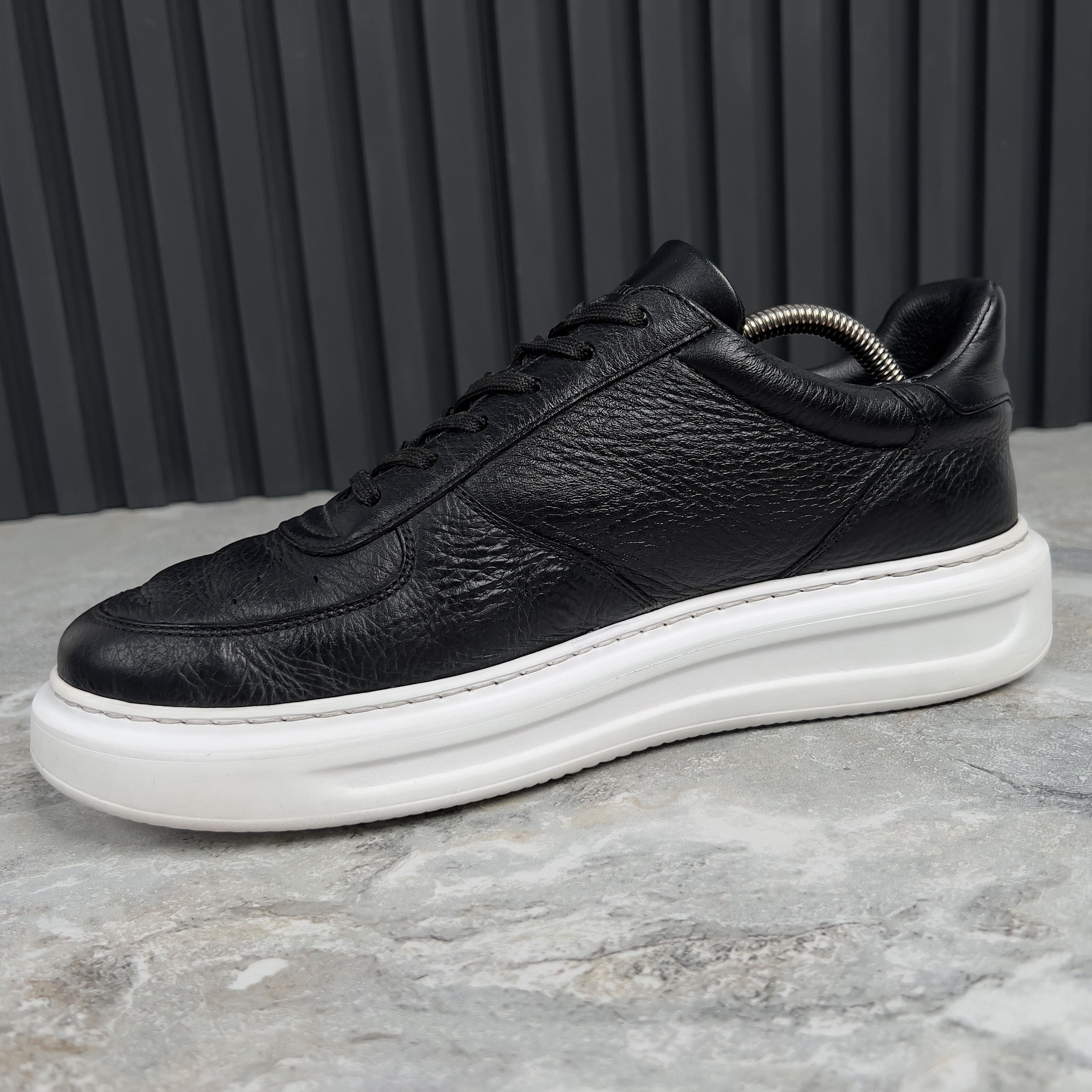 Louis Vuitton Louis Vuitton Beverly Hills Sneakers Monogram Leather Size US 8 / EU 41 - 8 Thumbnail