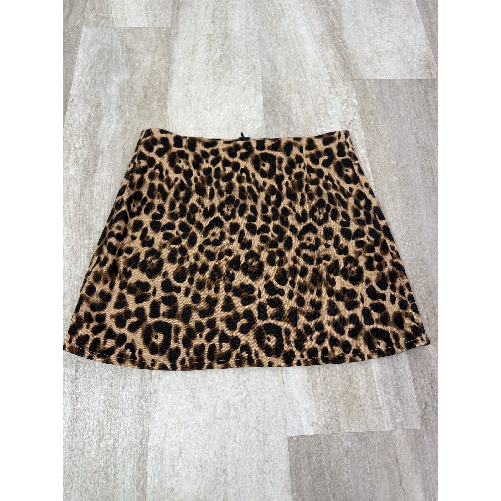Reformation Reformation Jeans Leopard Mini Skirt Size 8 Cheetah Size 30" / US 8 / IT 44 - 1 Thumbnail