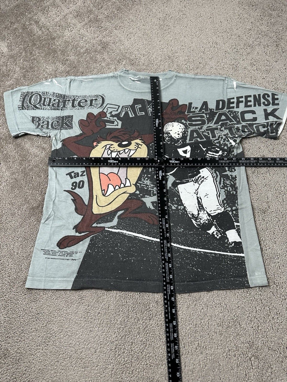 Warner Bros Vintage 1993 Taz Quarterback Football All Over Graphic, Sz L Size US L / EU 52-54 / 3 - 9 Thumbnail