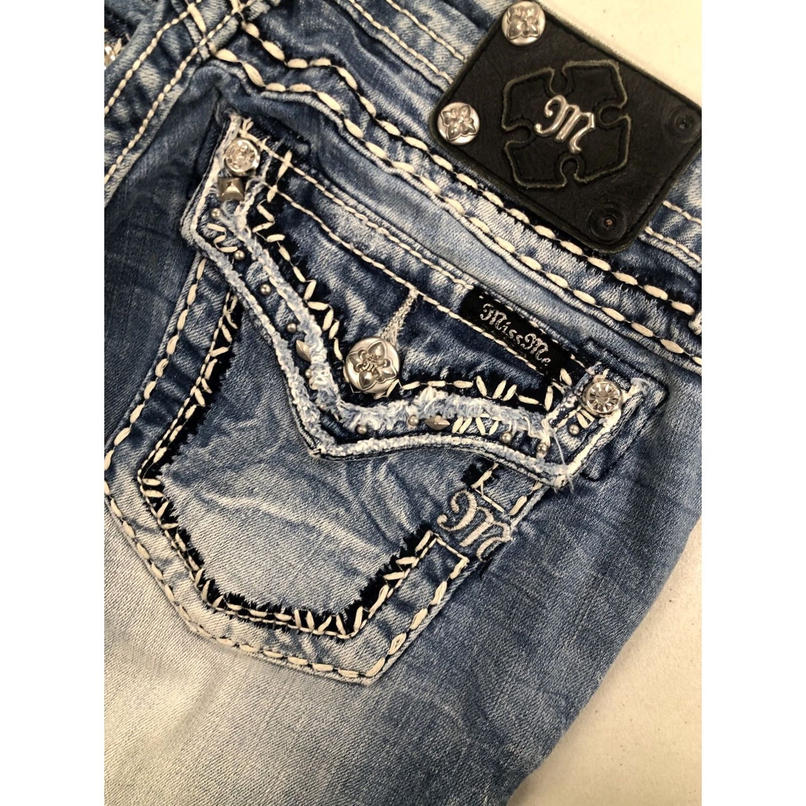 Miss Me Miss Me Signature Capri Cuff Jeans Size 28 Embroidered Rhinestone Denim Stretch Capri 5-Pocket Regular Womens Size 28" / US 6 / IT 42 - 6 Thumbnail