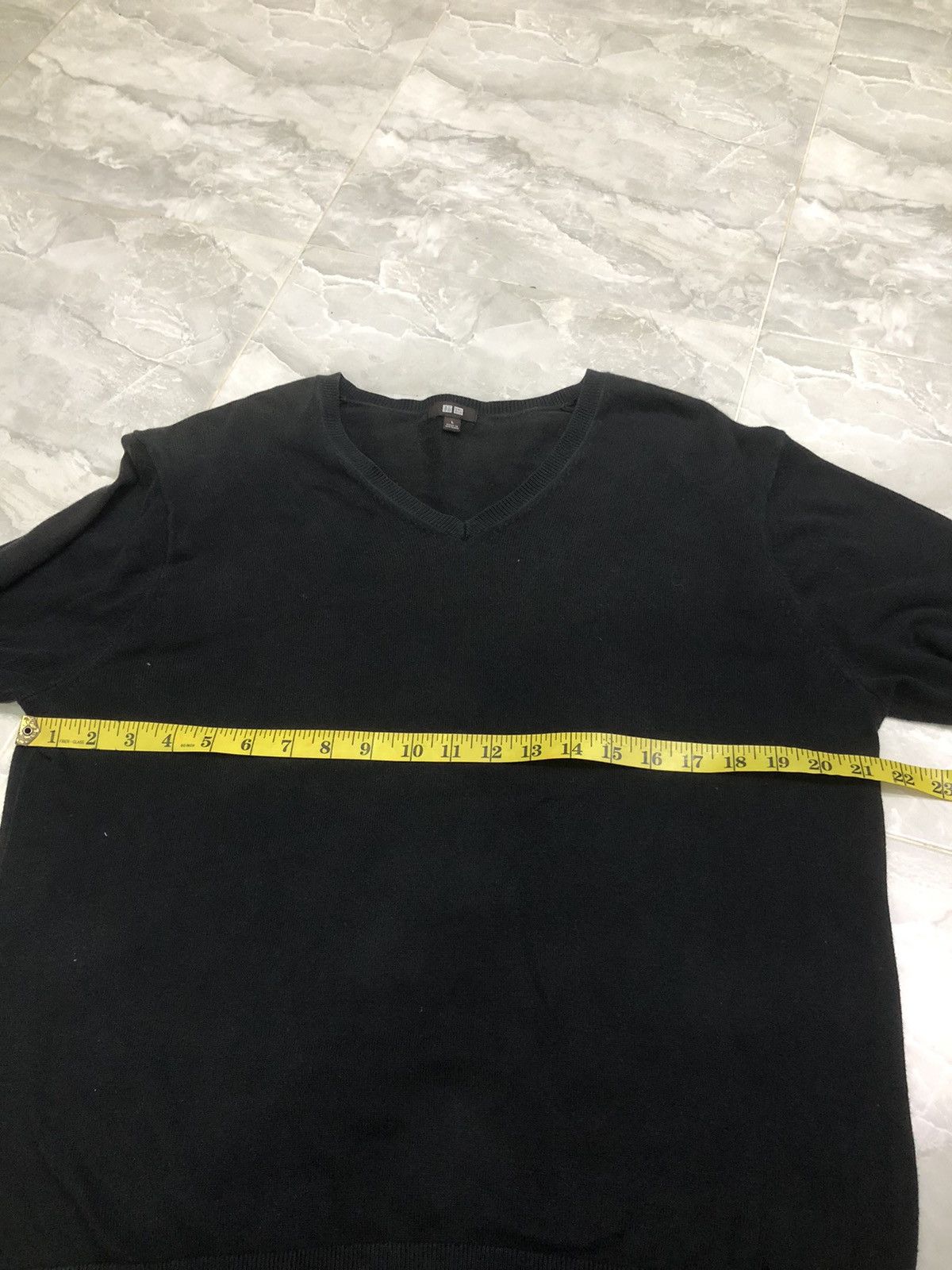 Uniqlo Uniqlo Black V-Neck Knit Pullover Sweater Size US L / EU 52-54 / 3 - 10 Thumbnail