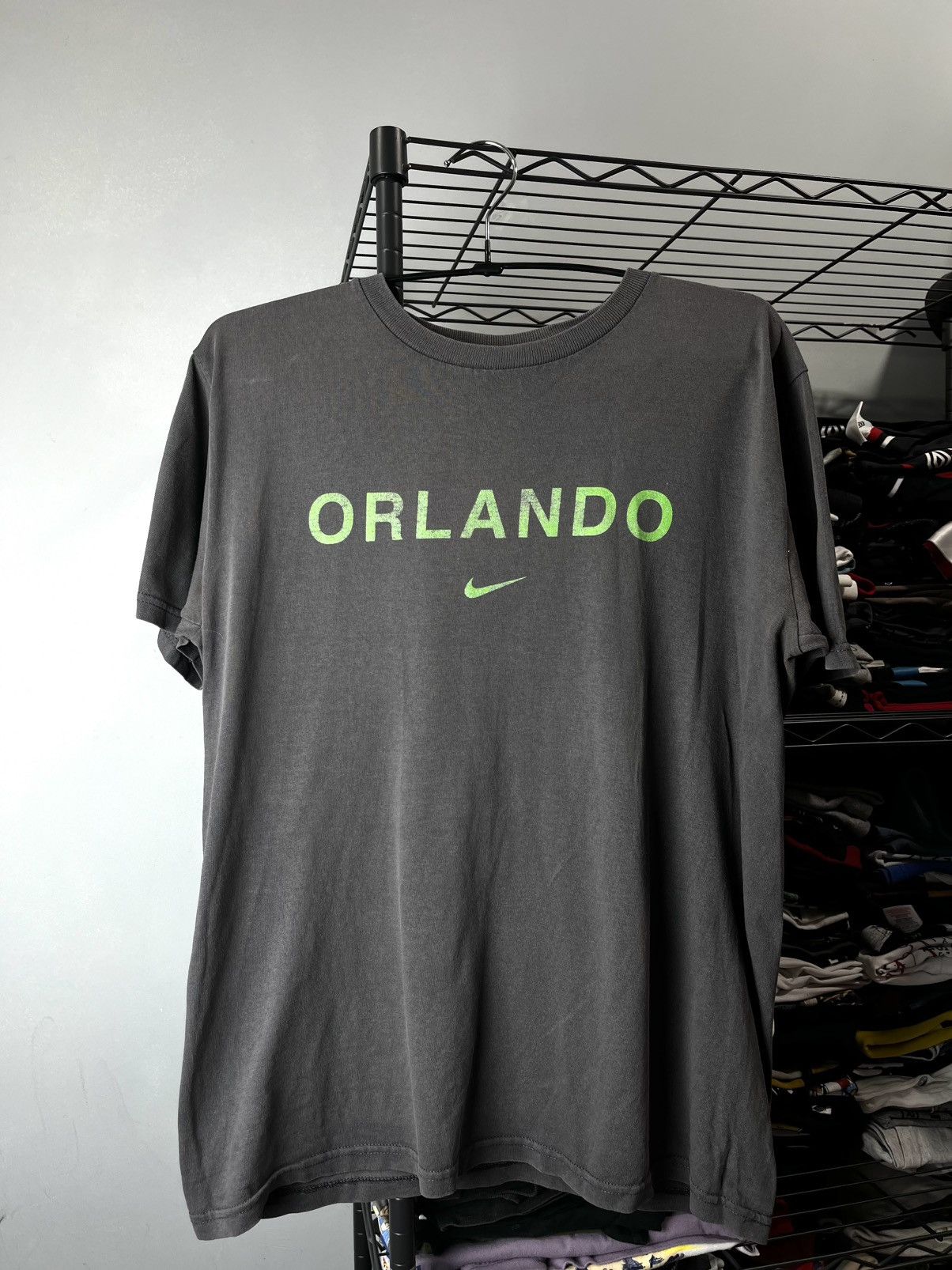 Nike 1990’s Orlando Nike Vintage T Shirt Center Logo Size US L / EU 52-54 / 3 - 1 Thumbnail