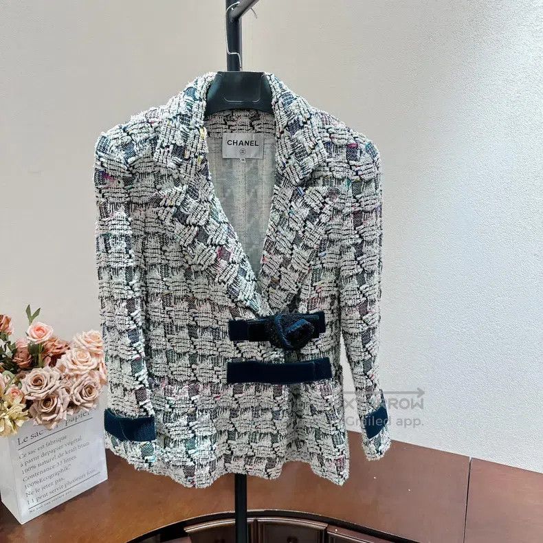 Chanel Chanel Data centre Velcro with three-dimensional flower ja Size XS / US 0-2 / IT 36-38 - 1 Thumbnail
