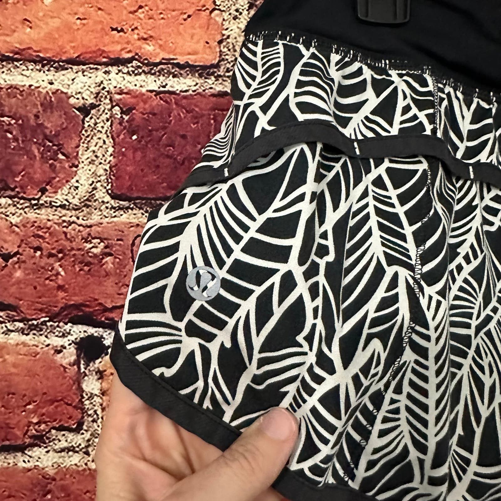 Lululemon lululemon shorts size 6 Size 28" / US 6 / IT 42 - 3 Thumbnail