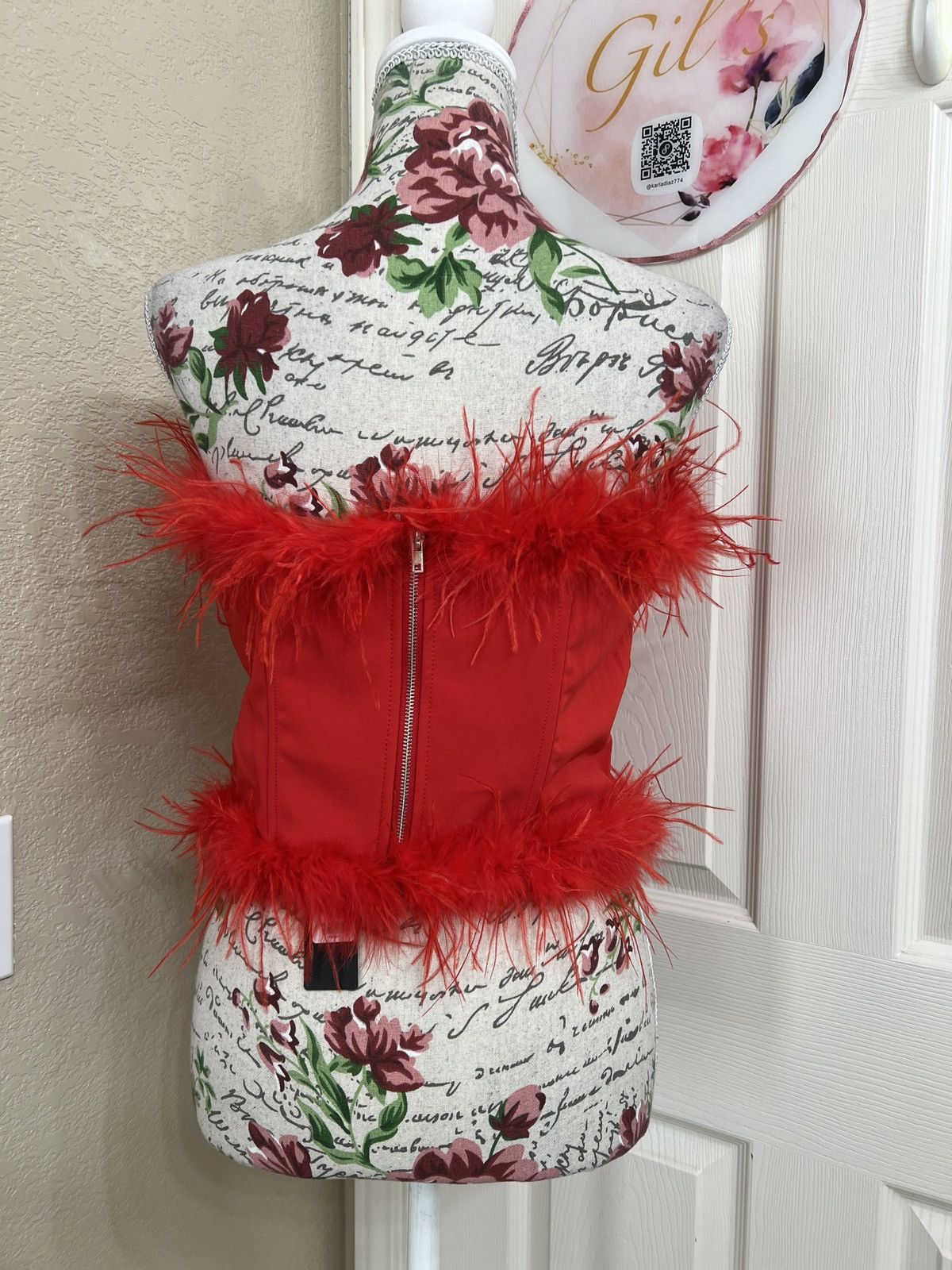 Fashion Nova Fashion Nova red top size L with feather trim Size L / US 10 / IT 46 - 4 Thumbnail