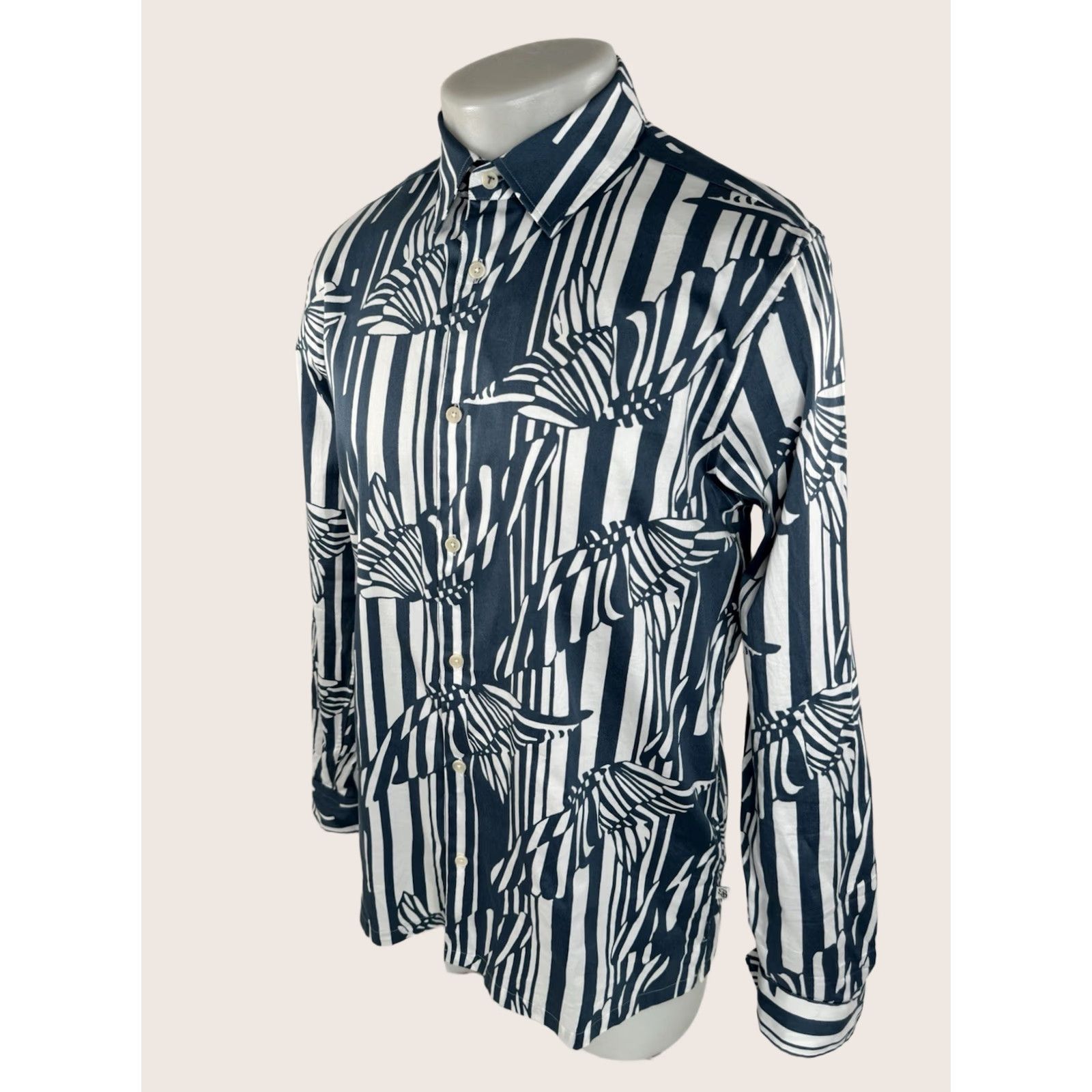 Ted Baker TED BAKER Shirt Abstract Butterfly Striped Mens Size 3 USA Medium Blue/White Button-Up Long Sleeve Jacket? Size US S / EU 44-46 / 1 - 1 Thumbnail