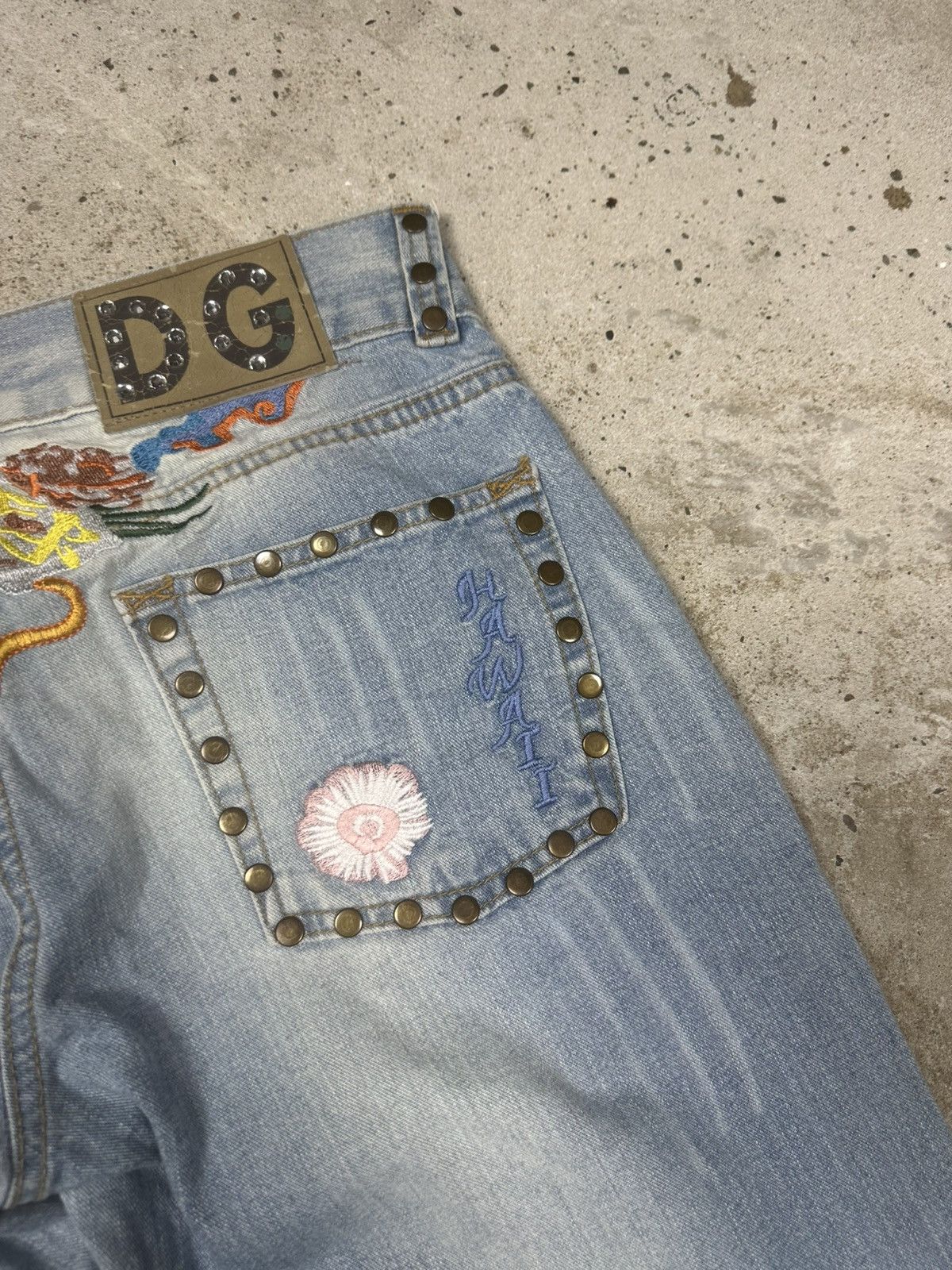 Dolce & Gabbana 2000s Dolce & Gabbana Hawaii Embroidery Bootcut Jeans Studs Size 32" / US 10 / IT 46 - 18 Thumbnail