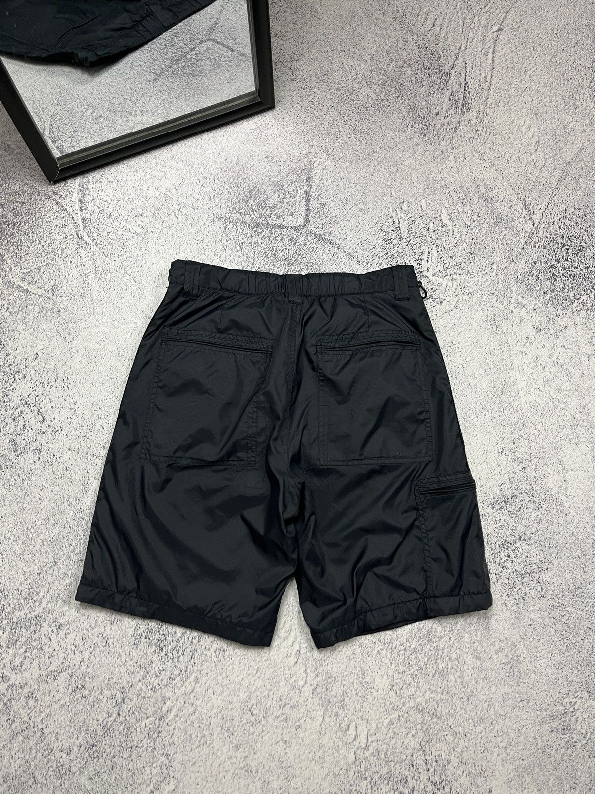 Nike Vintage 00’s Nike Vintage Nylon Shorts Swoosh Y2K Black Hype Size US 31 - 10 Thumbnail