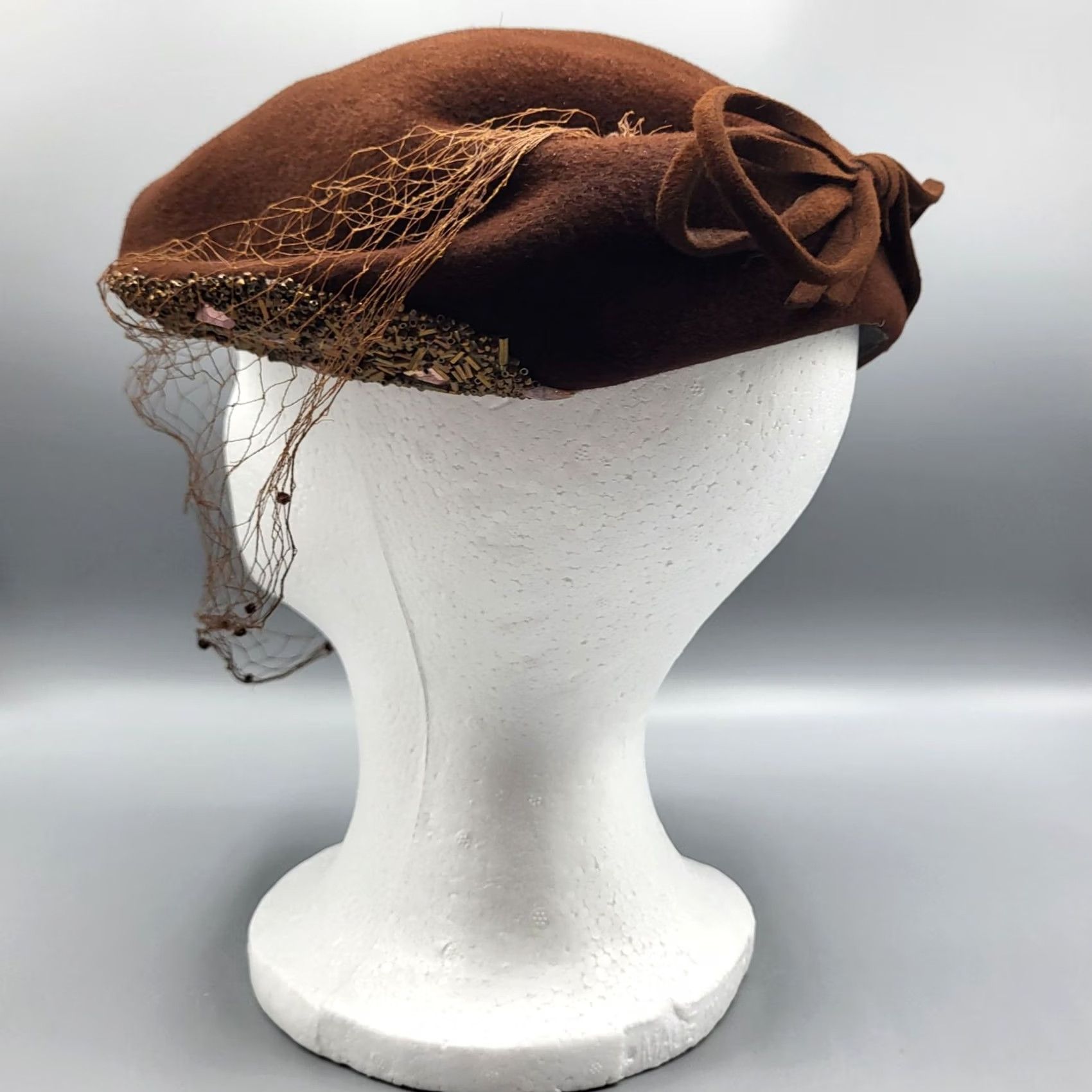 FELT VINTAGE Ladies Brown Beaded Felt Velour Hat With Netting Bow 1950s Womens Hats Size ONE SIZE - 7 Thumbnail