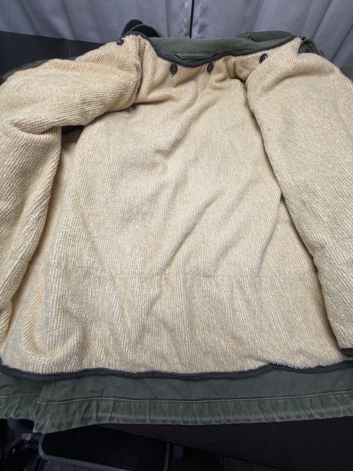 The Unbranded Brand VTG 1950 US Army M-1951 Field Coat w/ Hood & Liner Medium Size US M / EU 48-50 / 2 - 3 Thumbnail