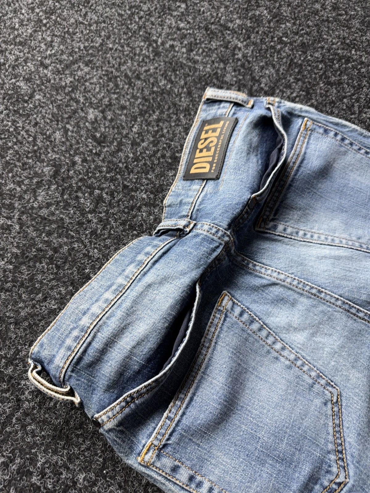 Diesel Luxury Diesel 00s D-Eetar Y2K Distressed Light Wash Jeans Size US 29 - 21 Thumbnail