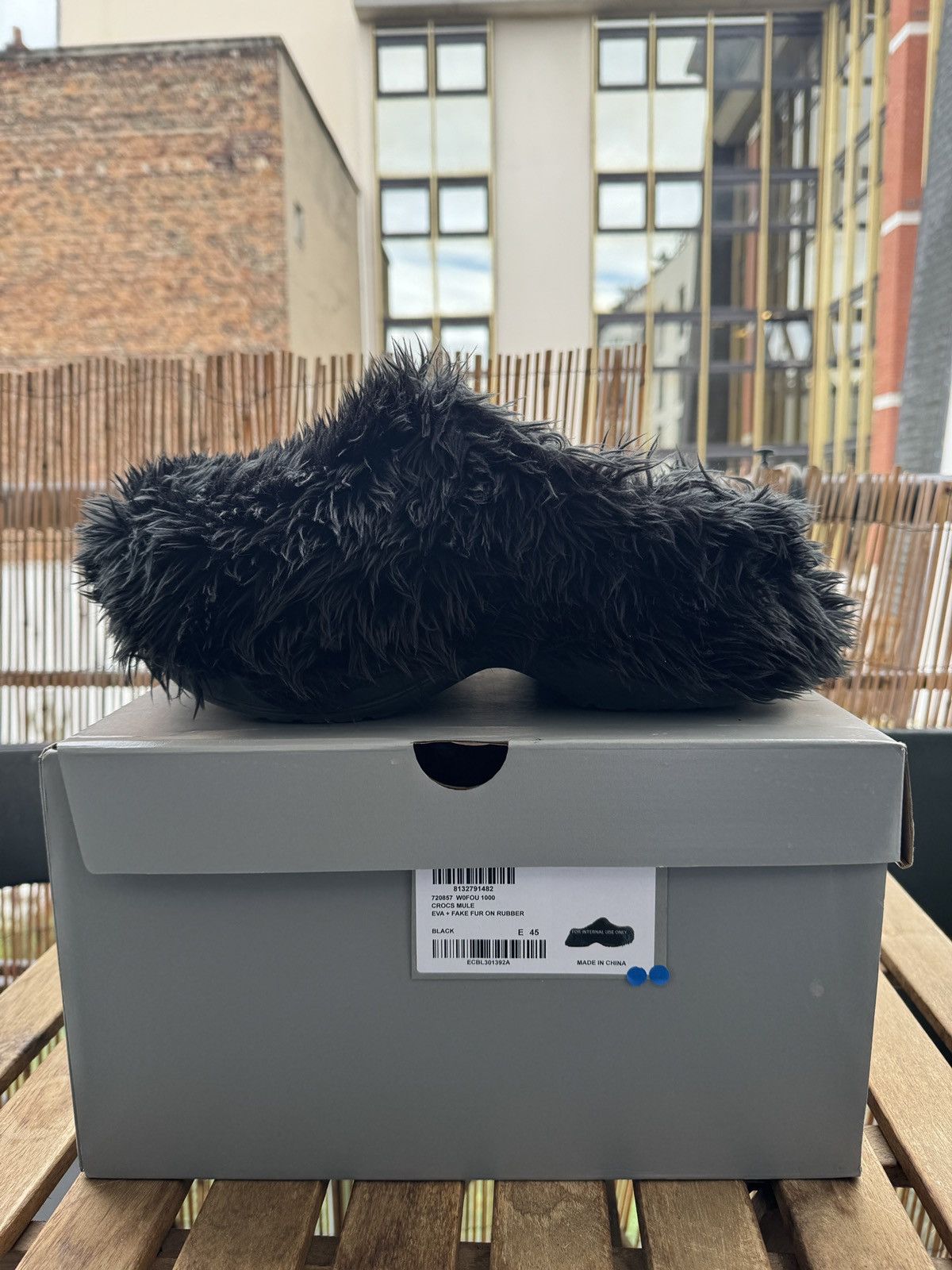 靴 BALENCIAGA CROCS MULE EVA FAKE FUR BALENCIAGA + Crocs™ Faux Fur EVA Clogs for Men | MR PORTER